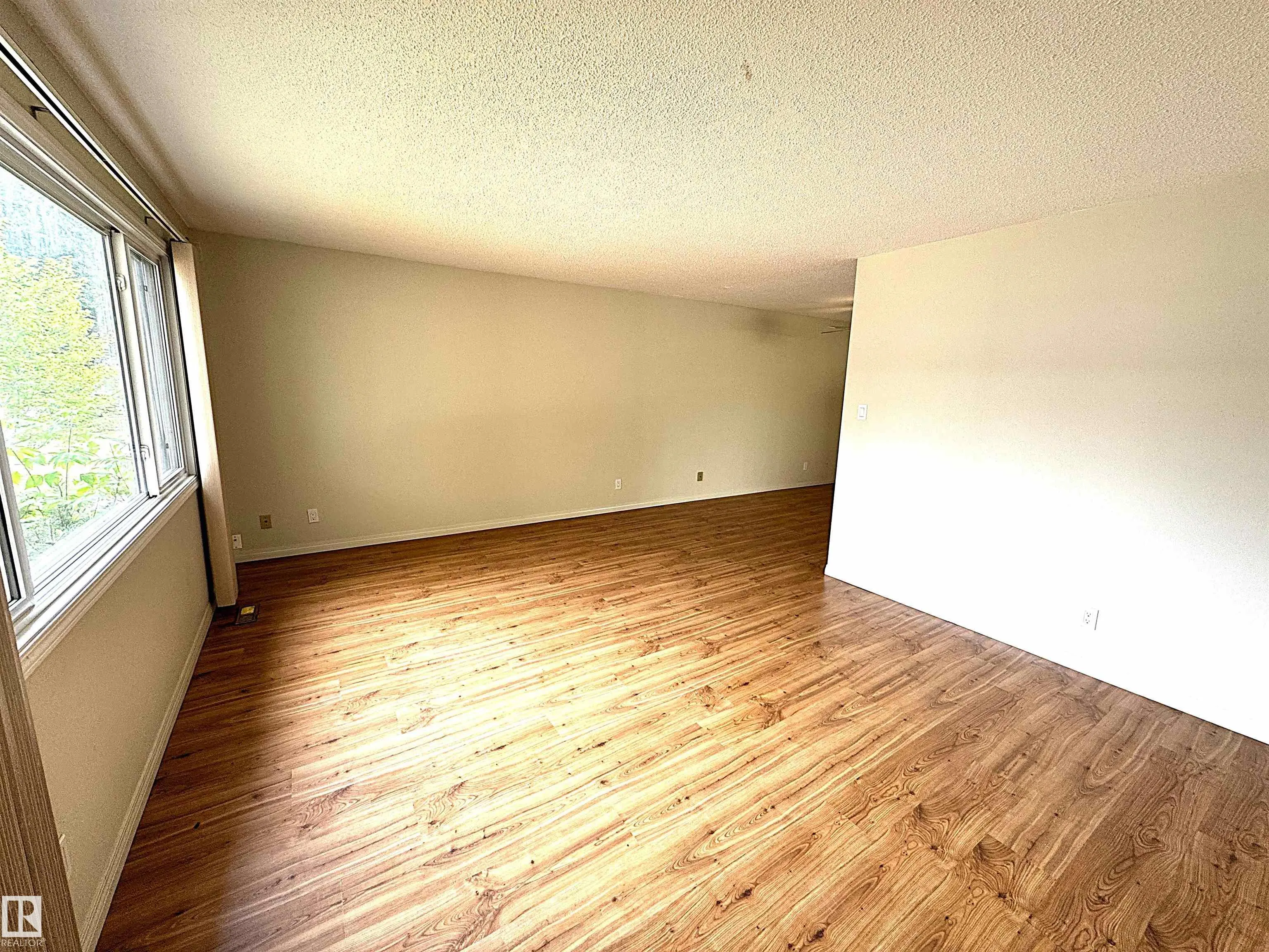 3315 & 3317 105 Avenue