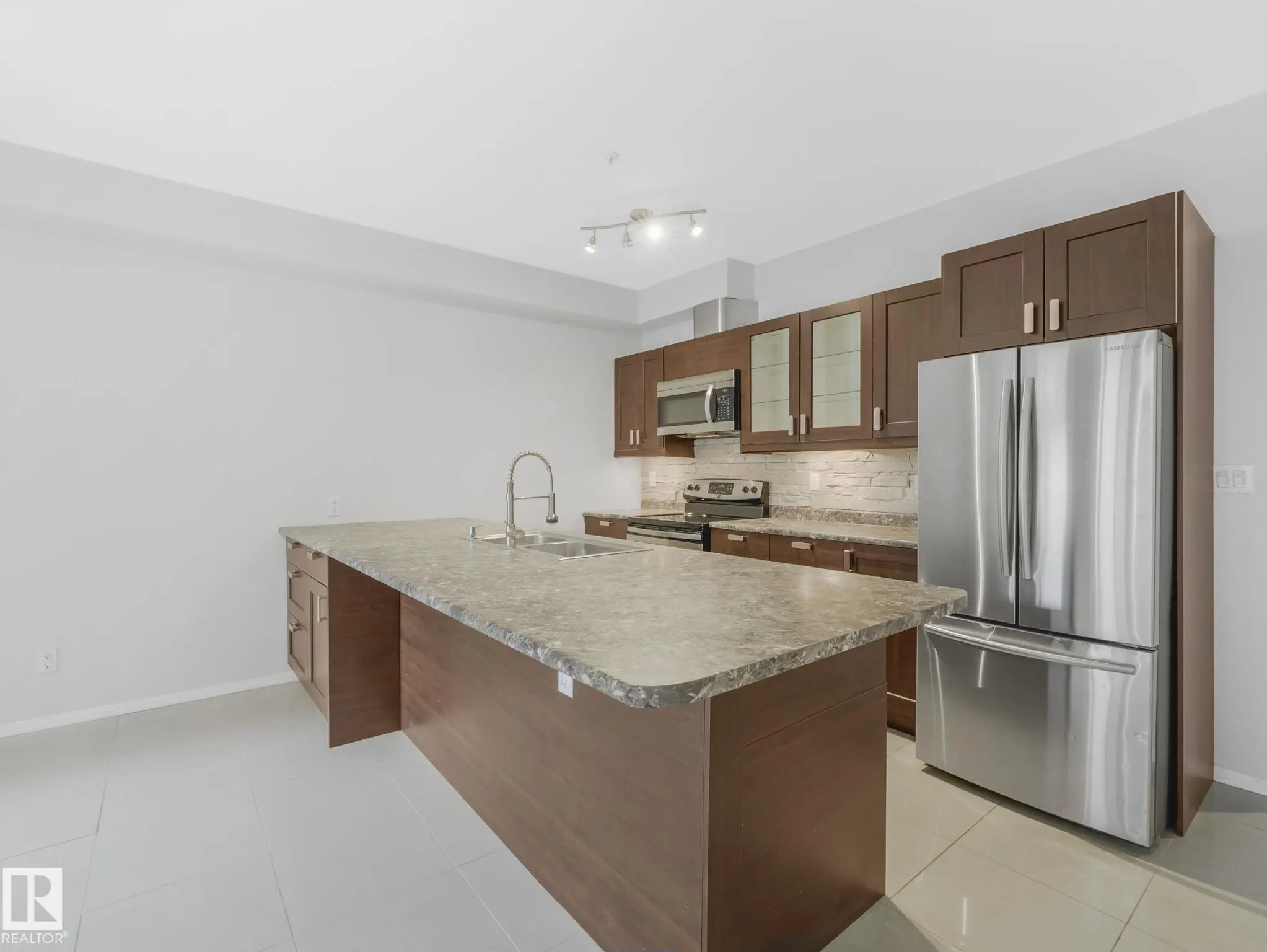 10411 122 Street