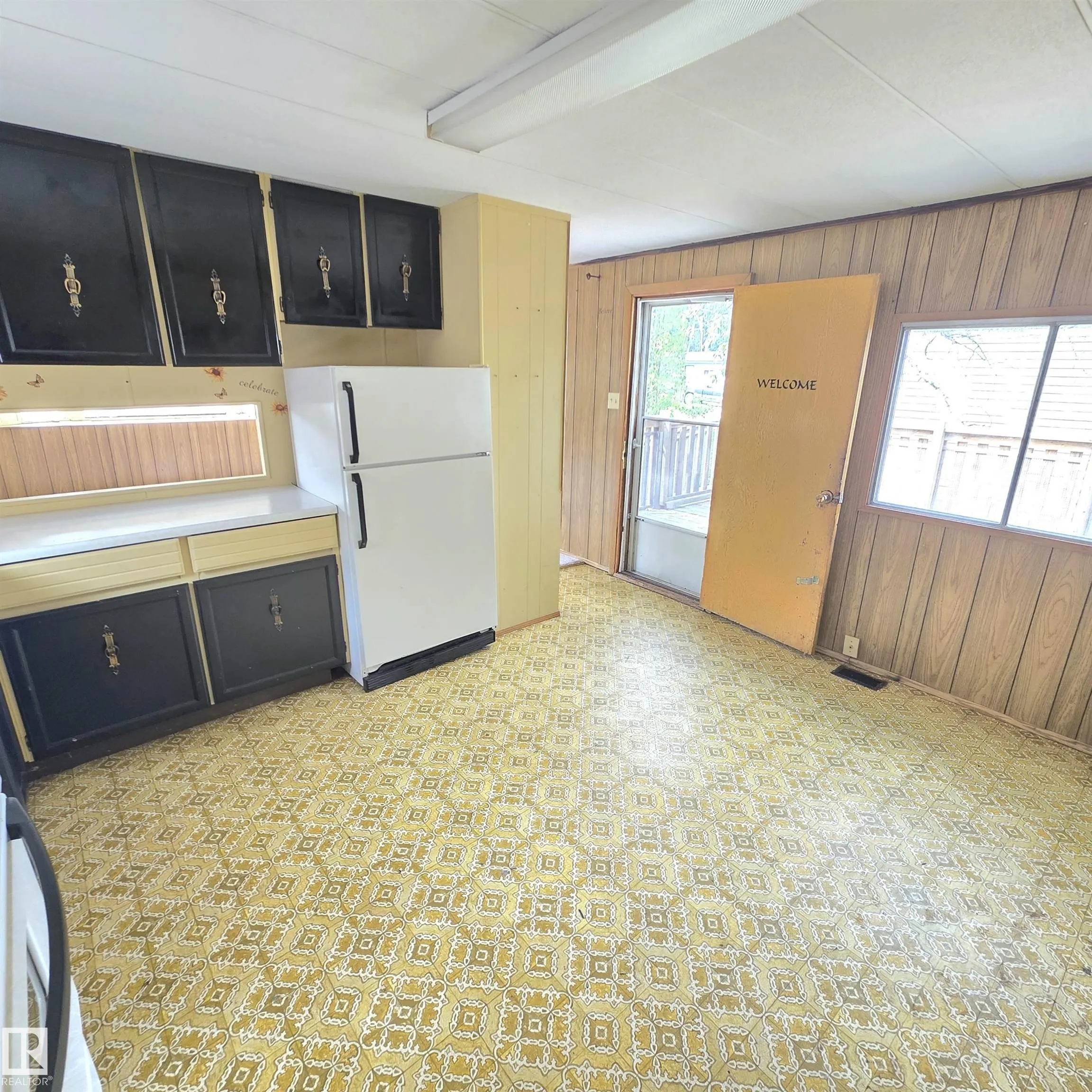 #4 5002 56 Avenue