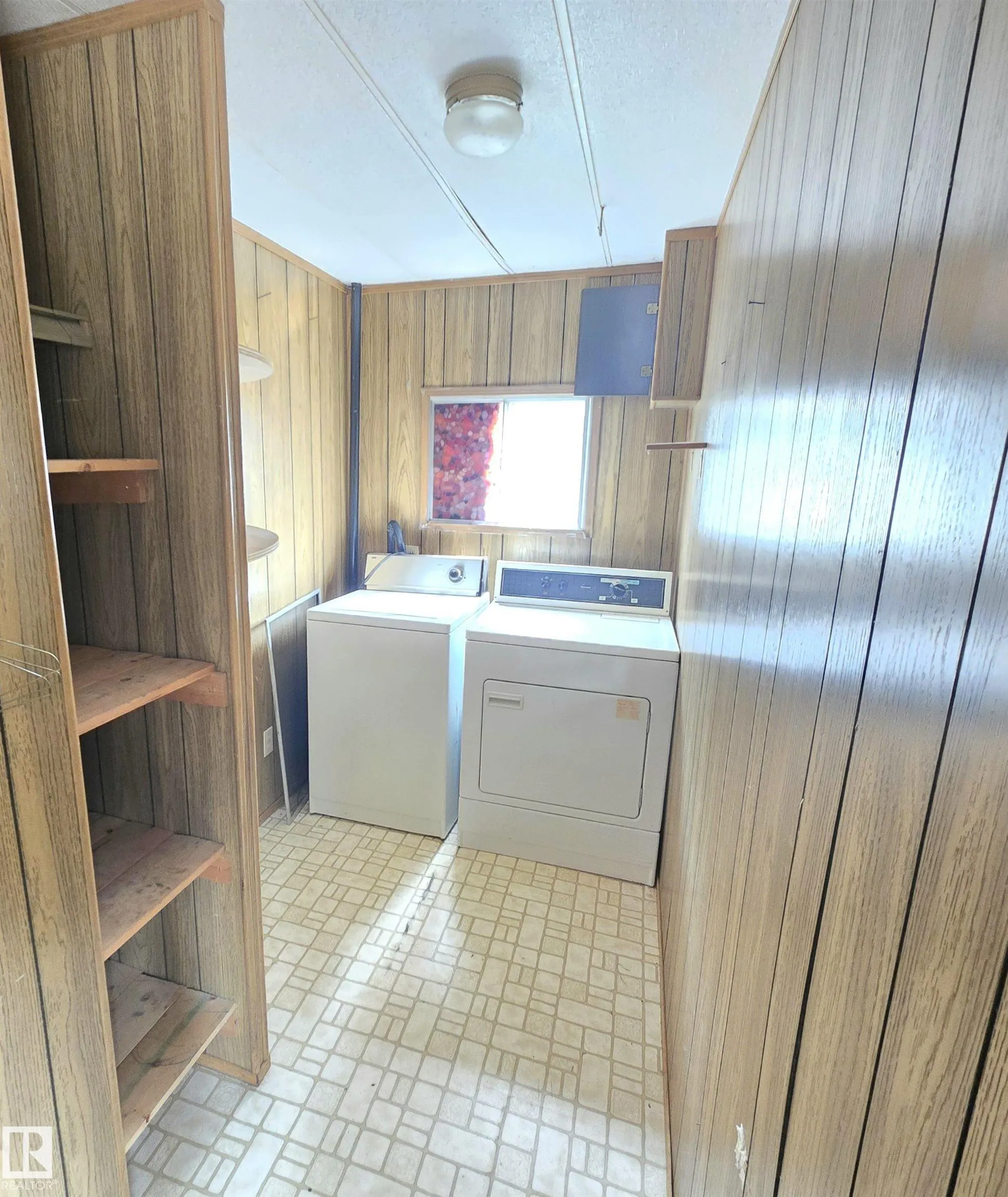 #4 5002 56 Avenue
