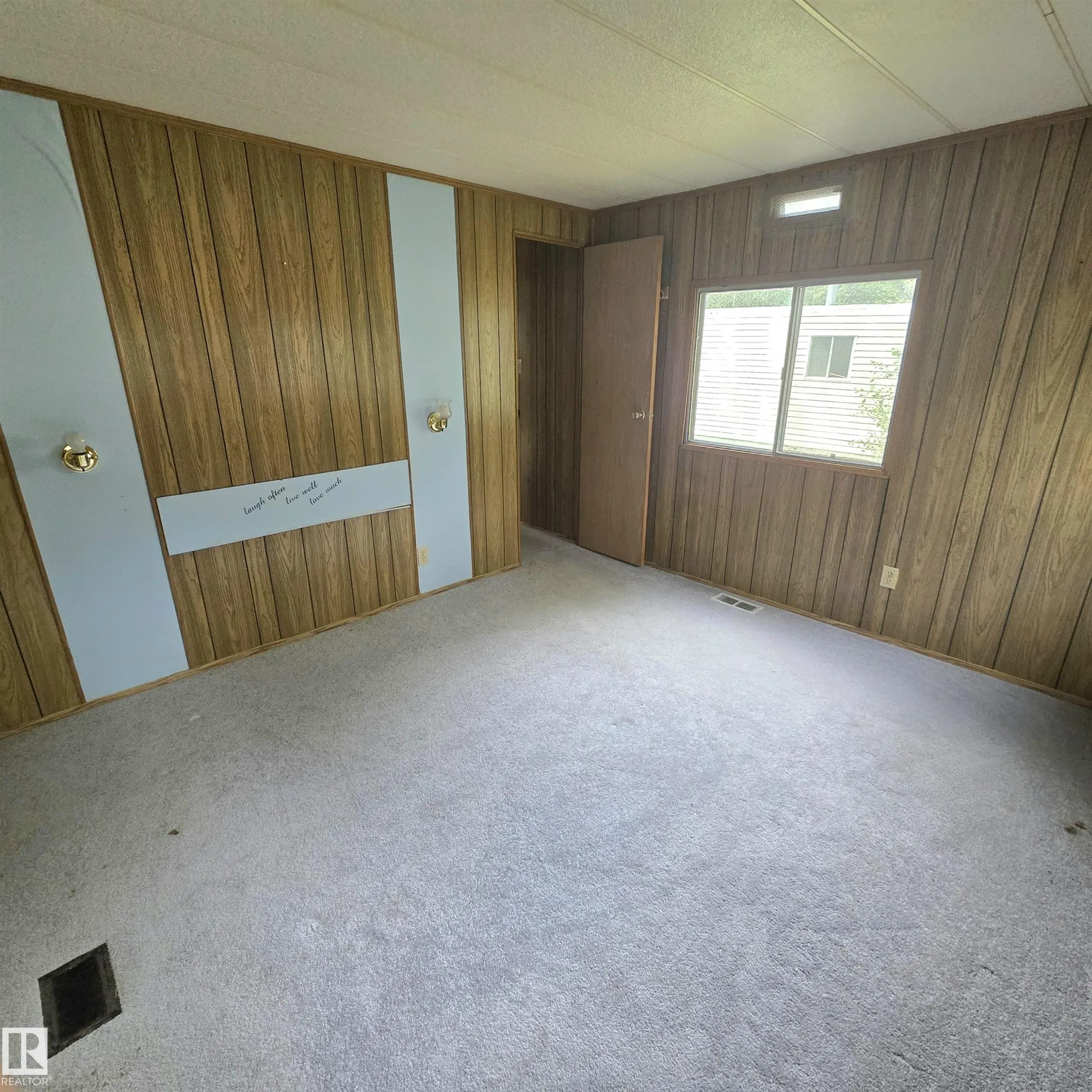 #4 5002 56 Avenue