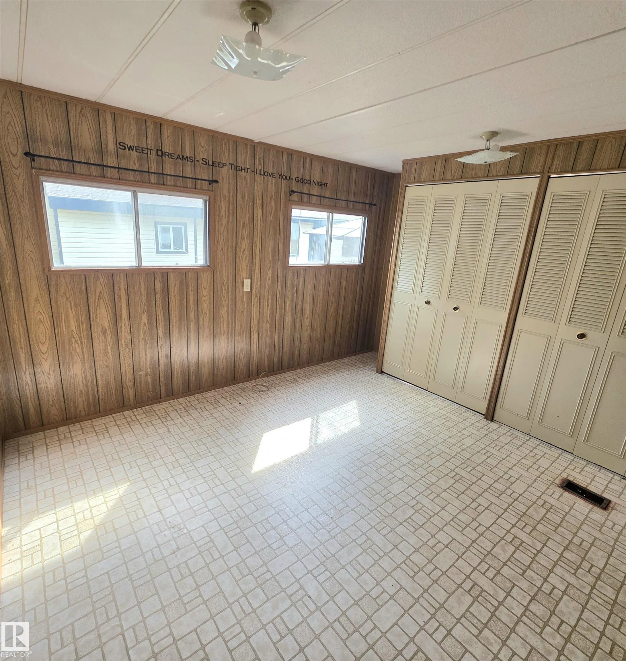 #4 5002 56 Avenue