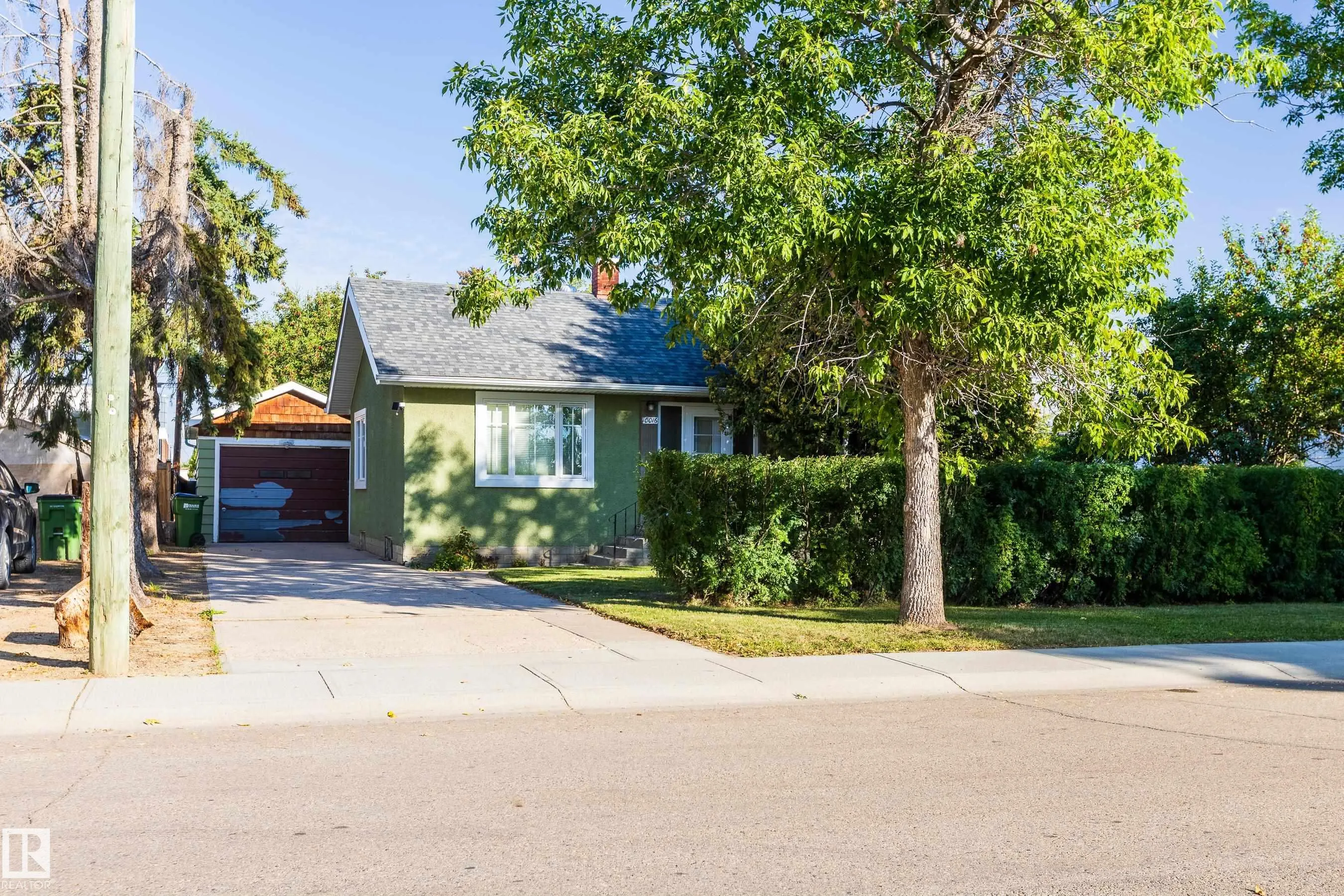 10016 105 Street