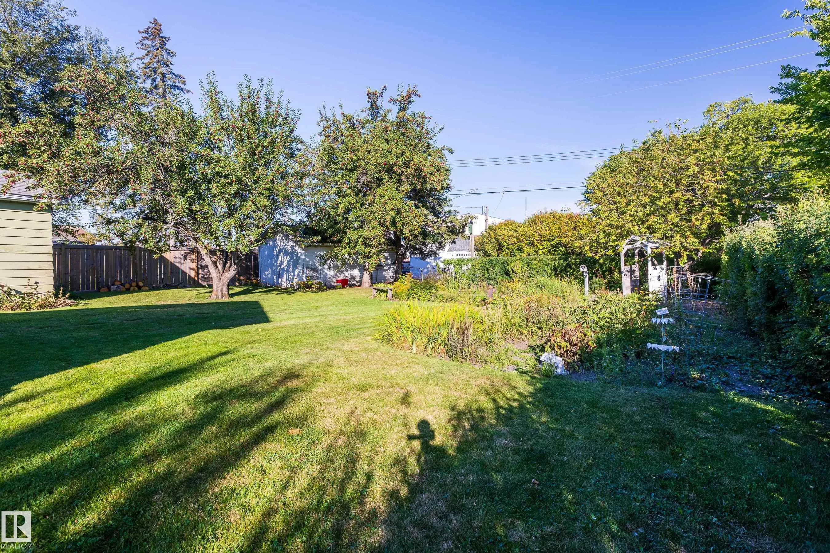 10016 105 Street