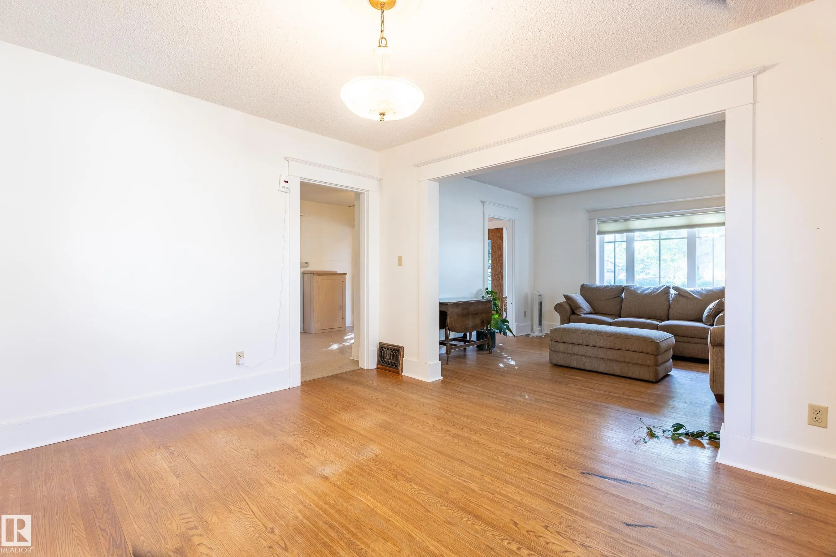10016 105 Street