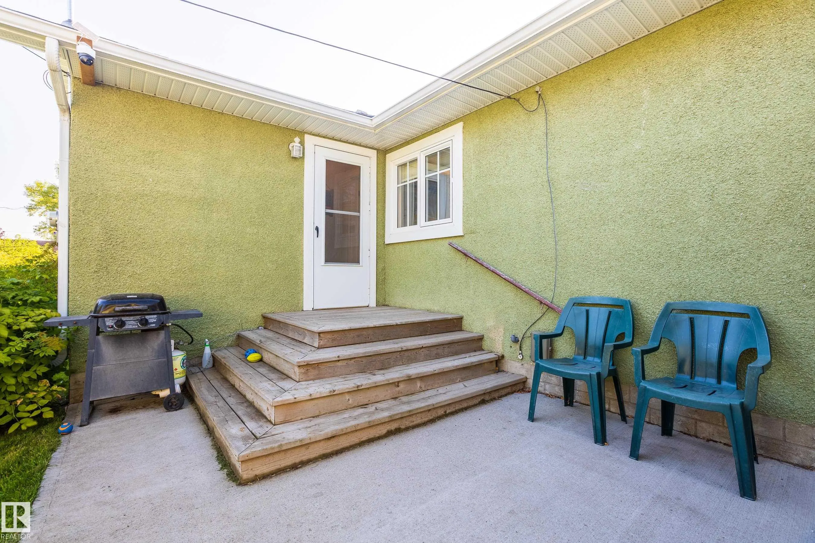10016 105 Street