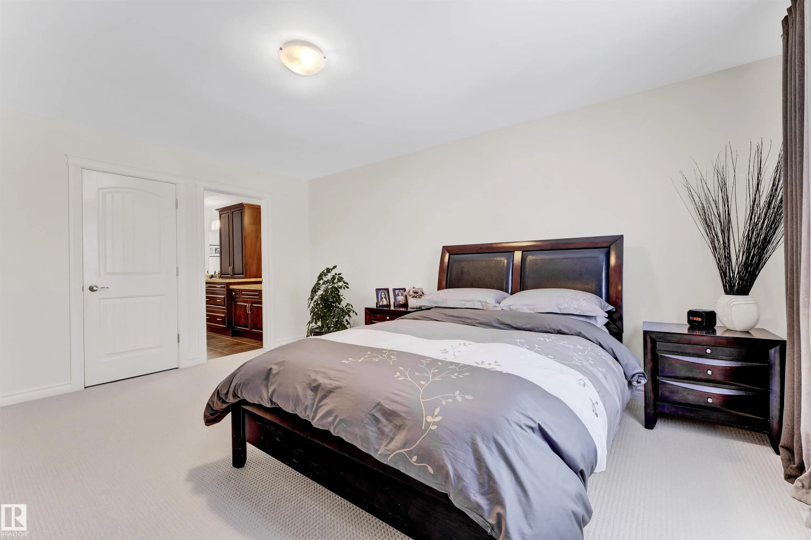 2677 ANDERSON Crescent