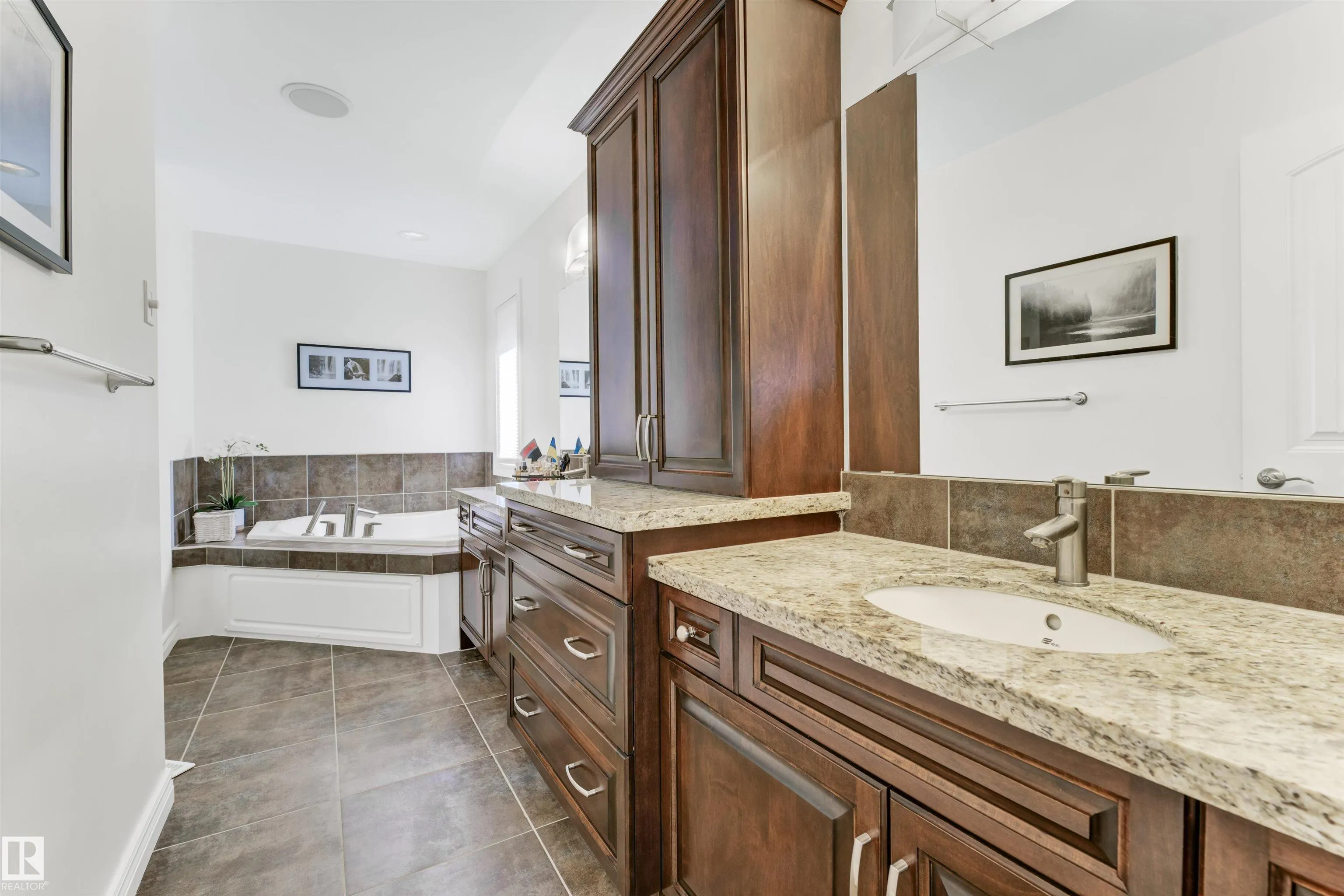 2677 ANDERSON Crescent