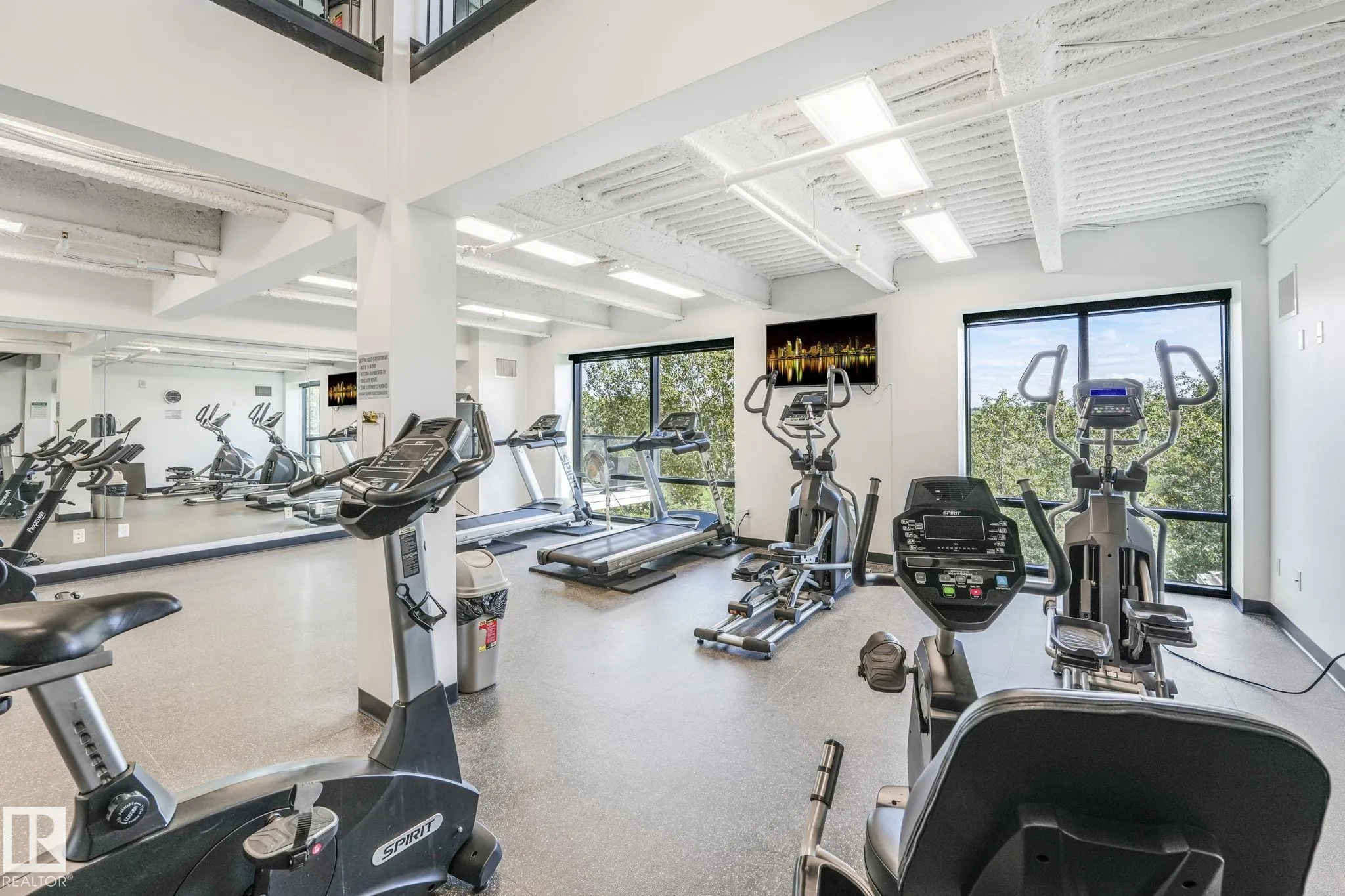 200 BELLEROSE Drive