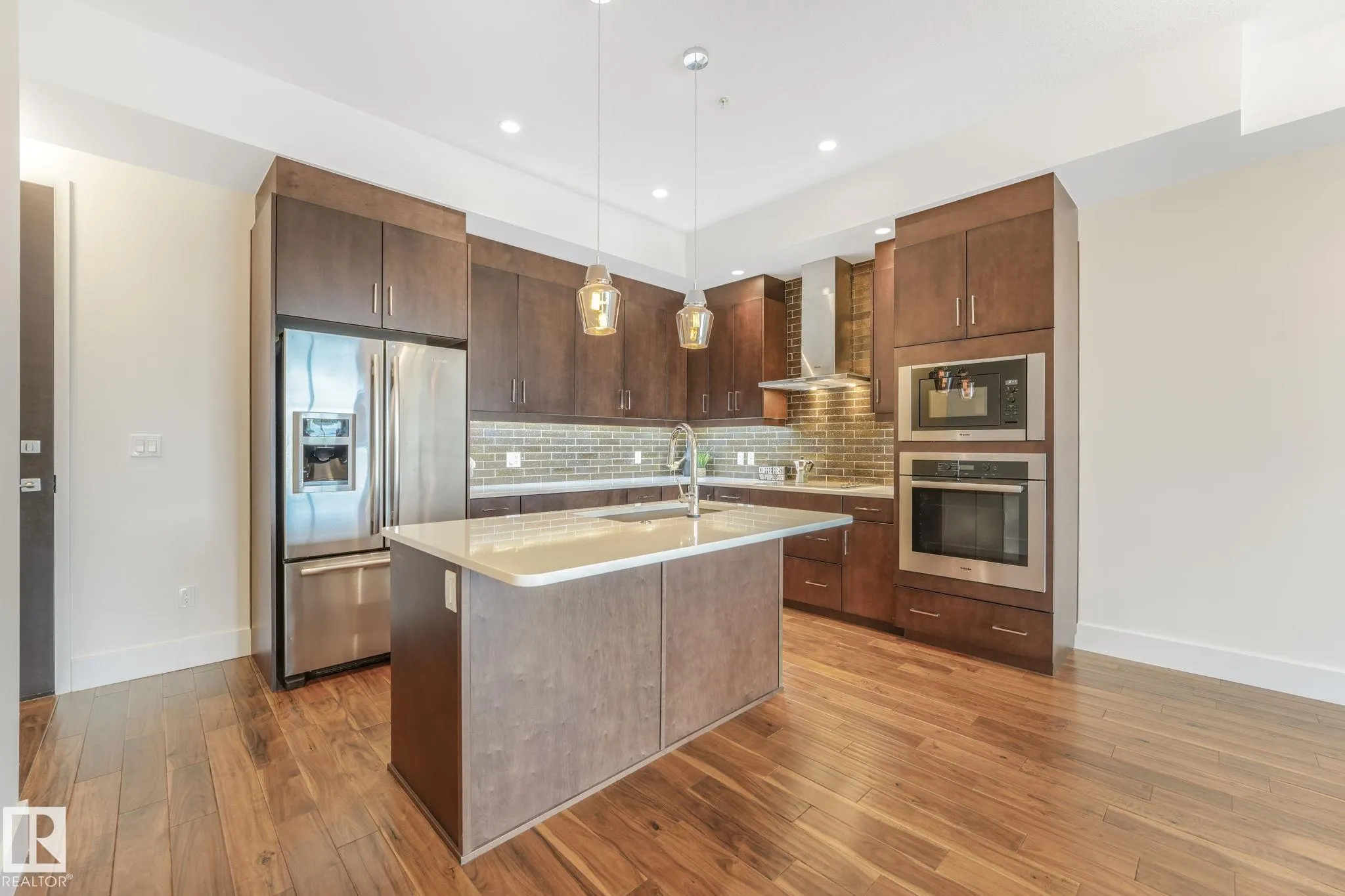 200 BELLEROSE Drive