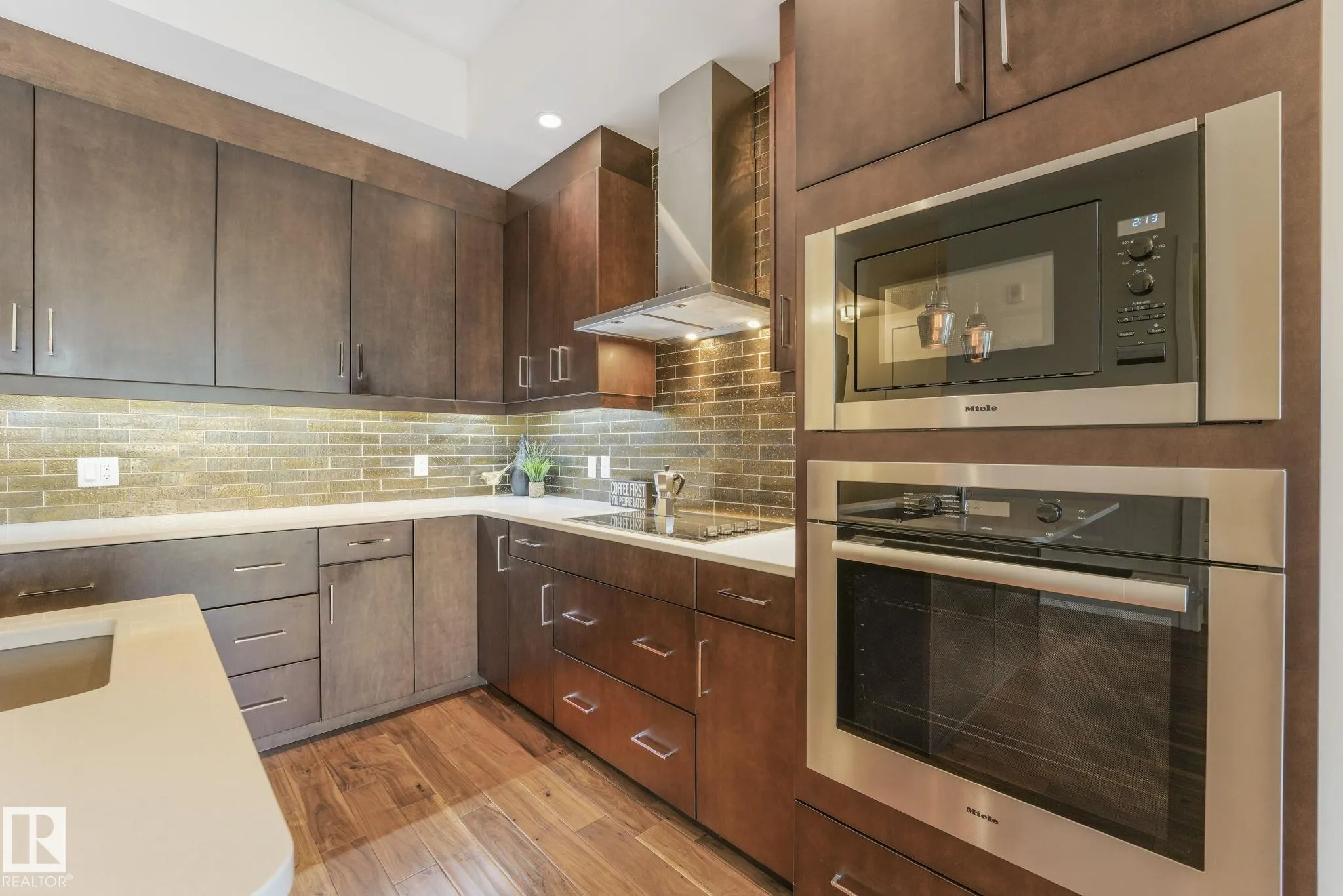 200 BELLEROSE Drive