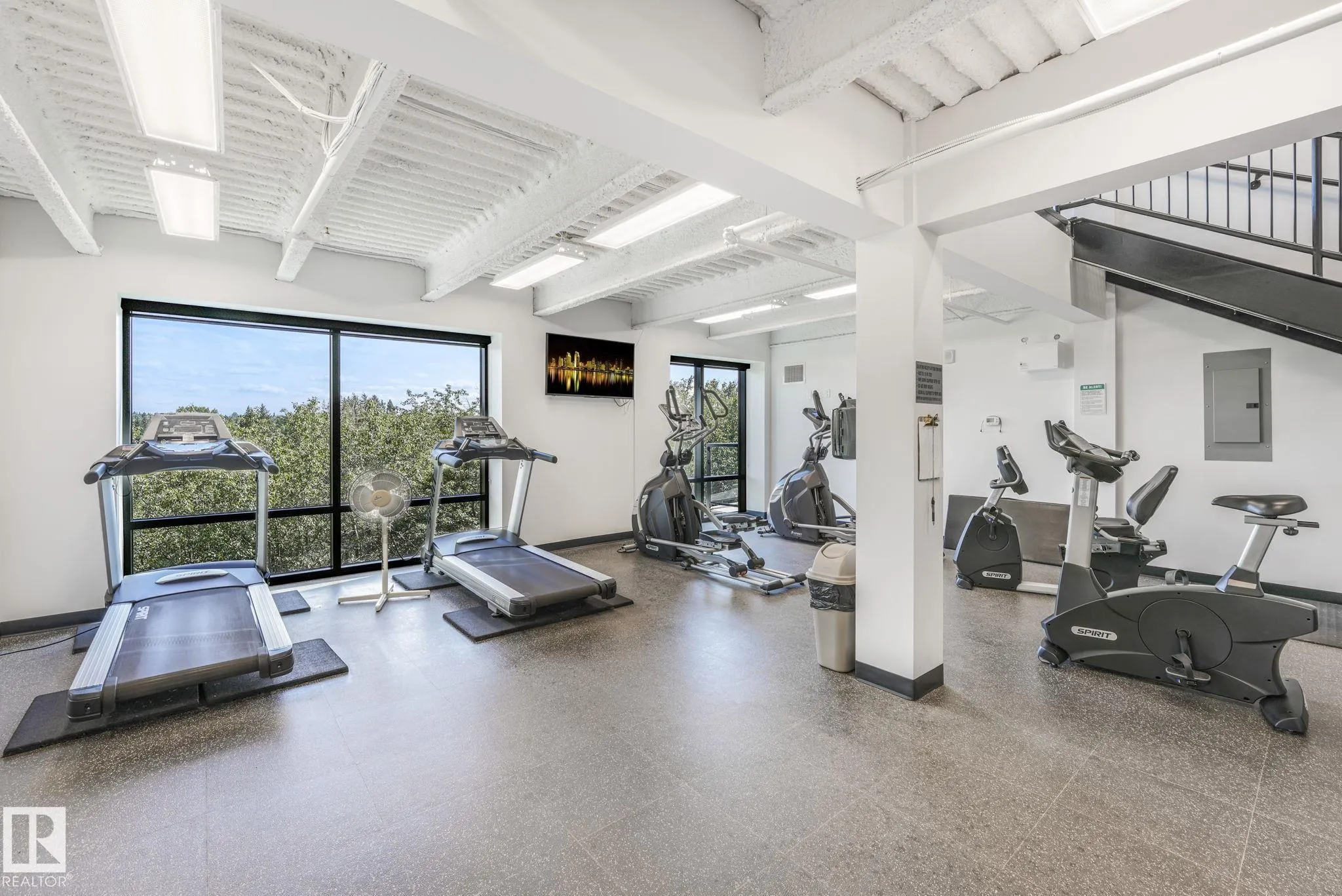 200 BELLEROSE Drive