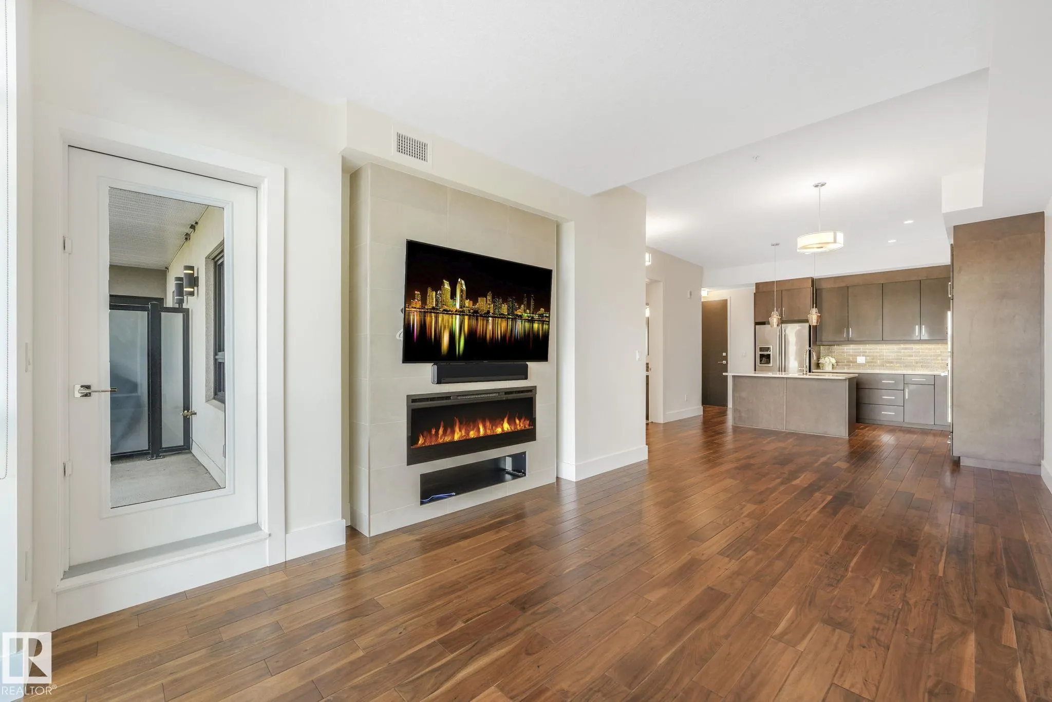 200 BELLEROSE Drive