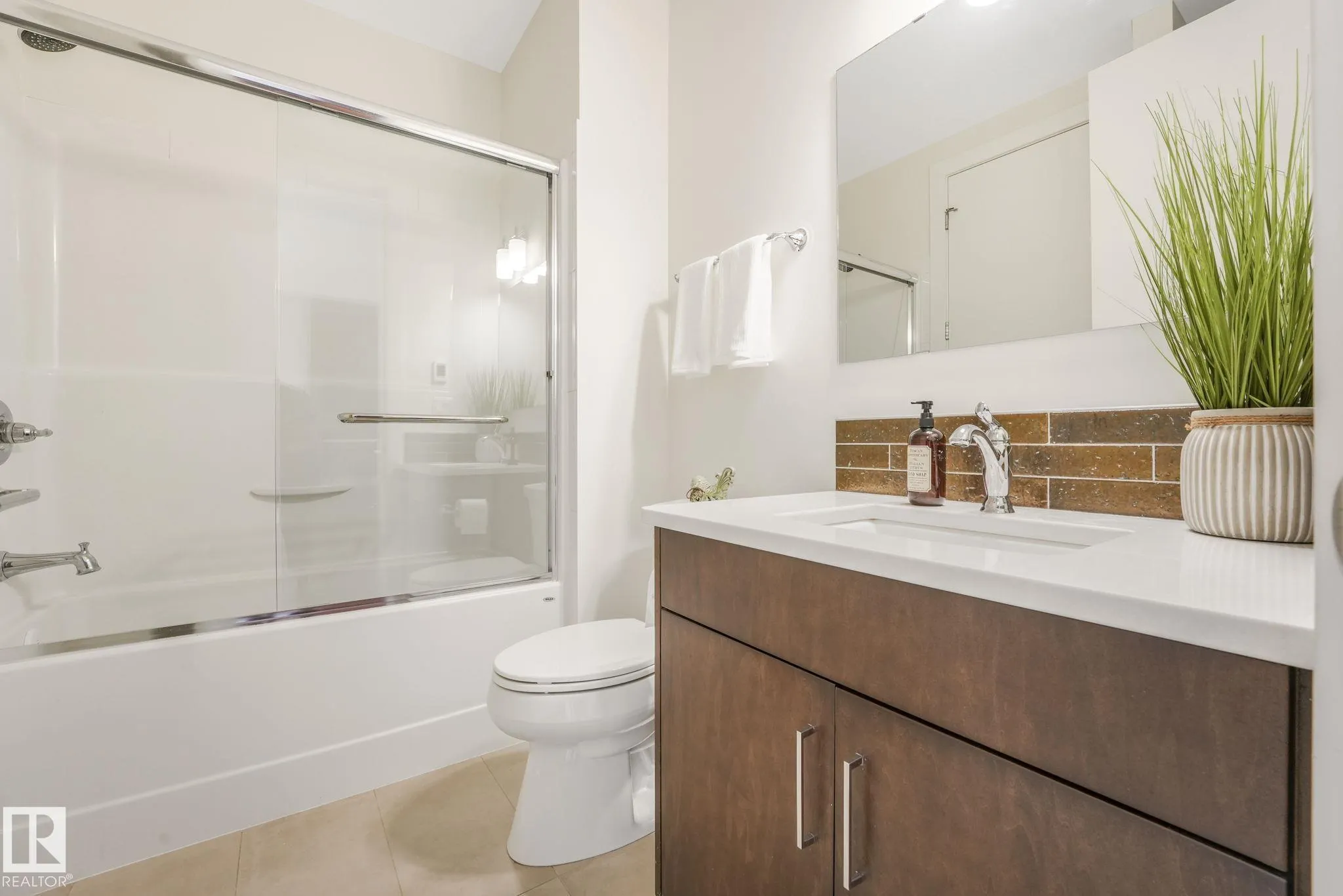 200 BELLEROSE Drive