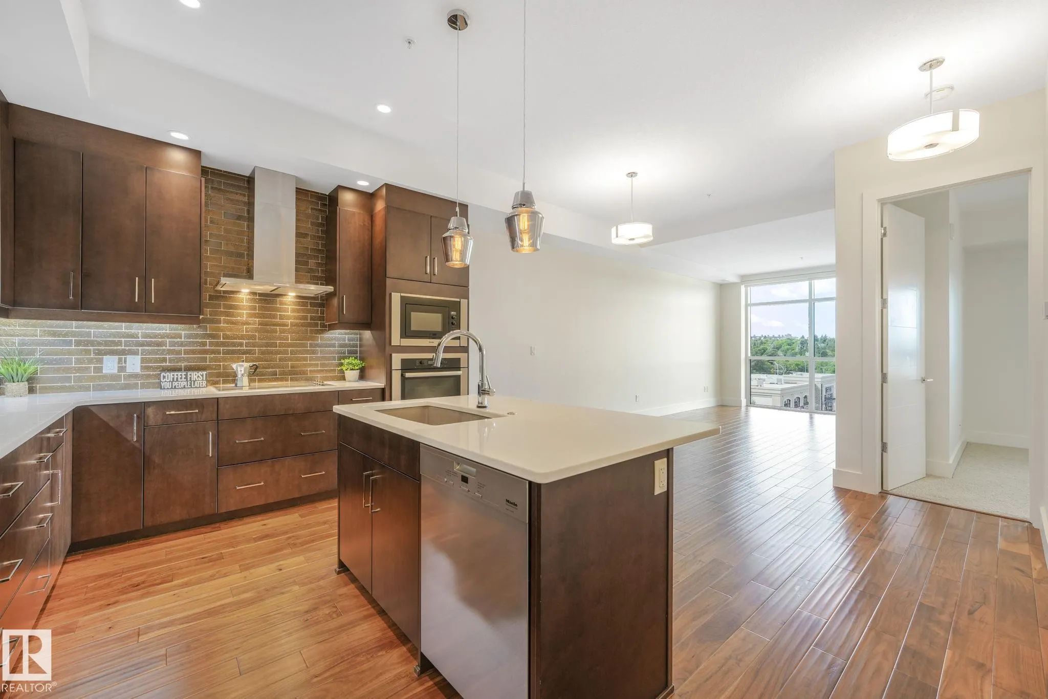 200 BELLEROSE Drive