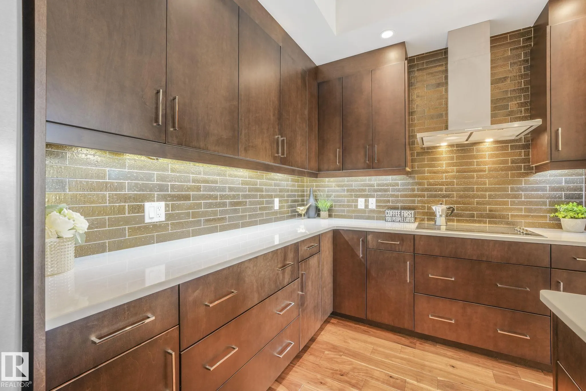 200 BELLEROSE Drive