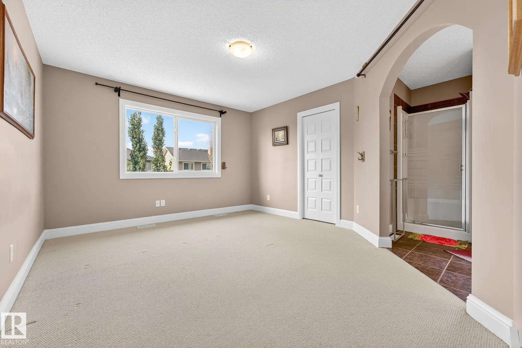 8429 SLOANE Crescent