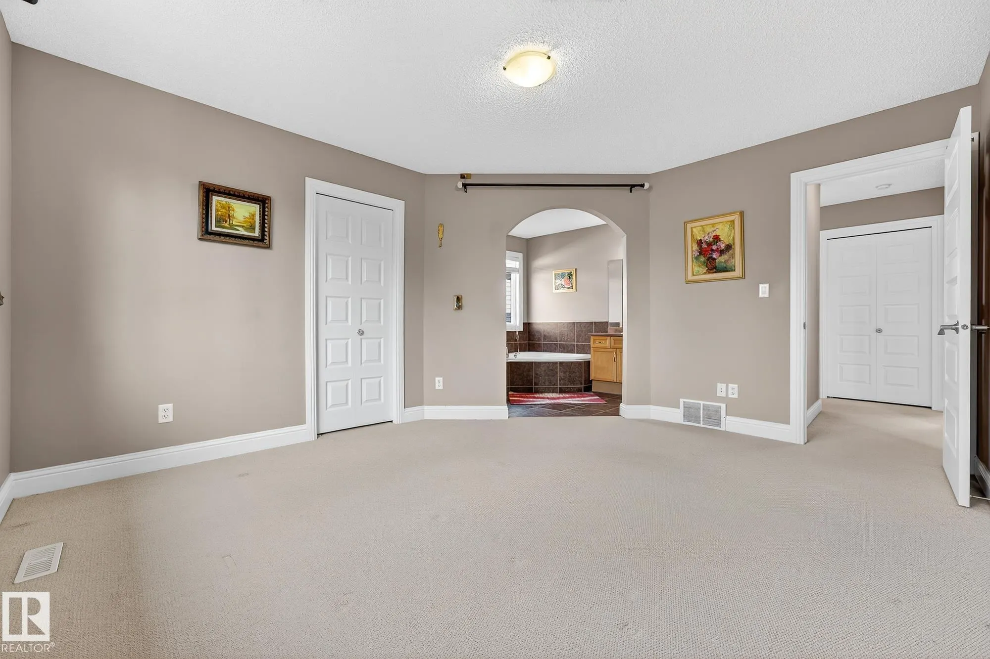 8429 SLOANE Crescent