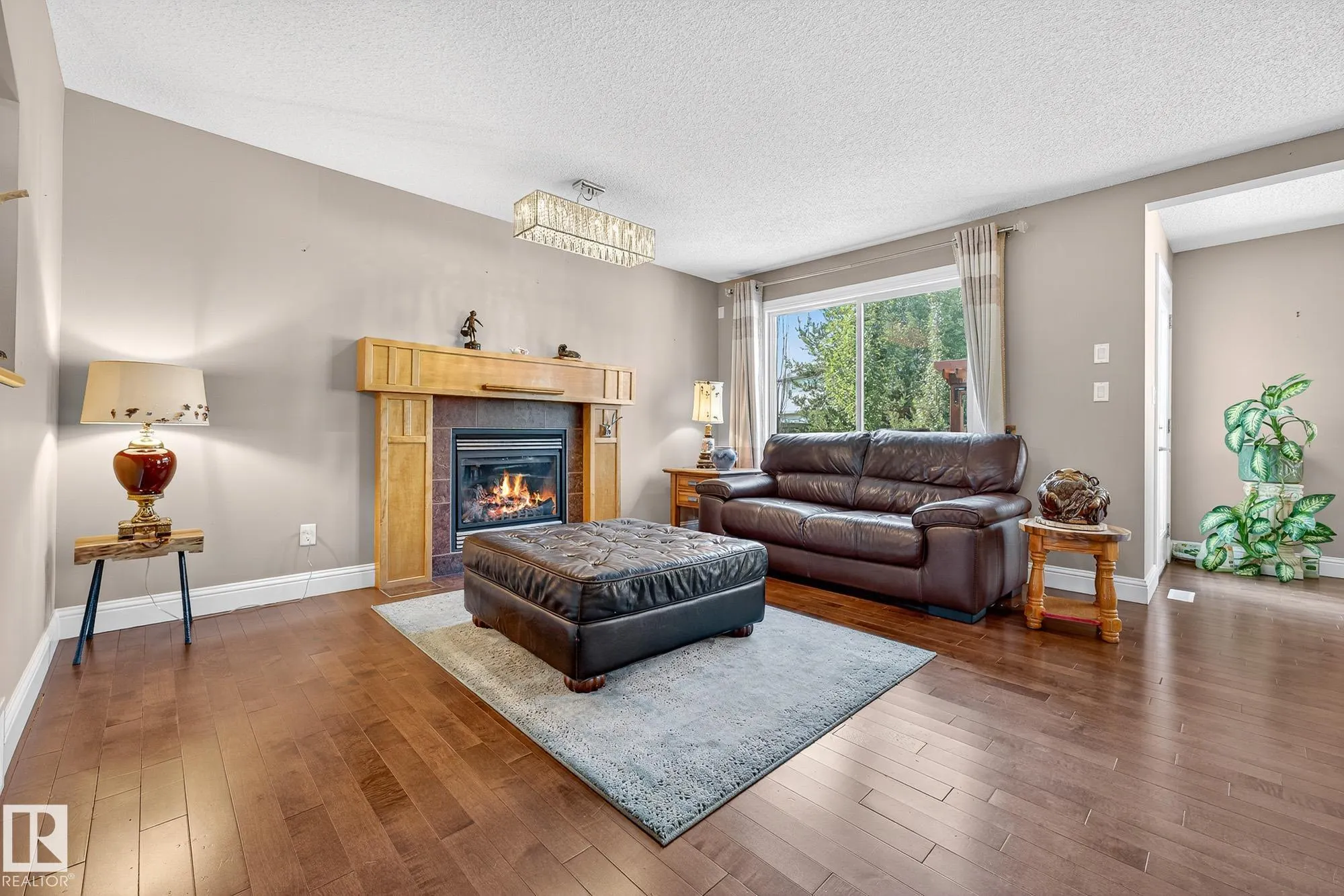 8429 SLOANE Crescent