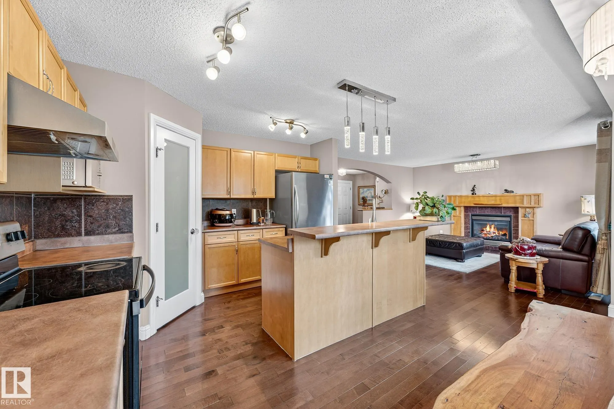 8429 SLOANE Crescent