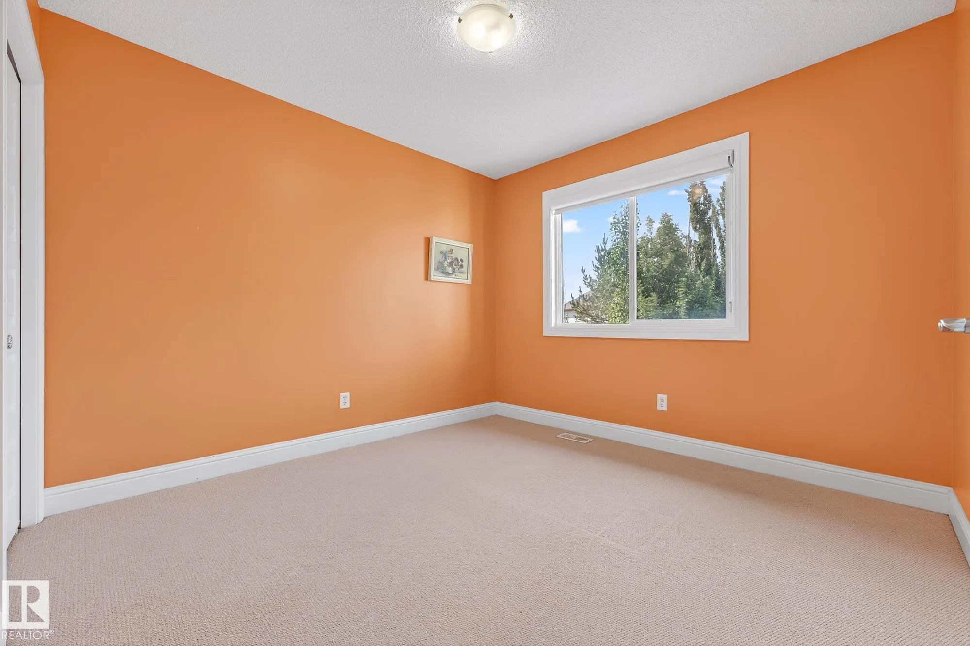8429 SLOANE Crescent