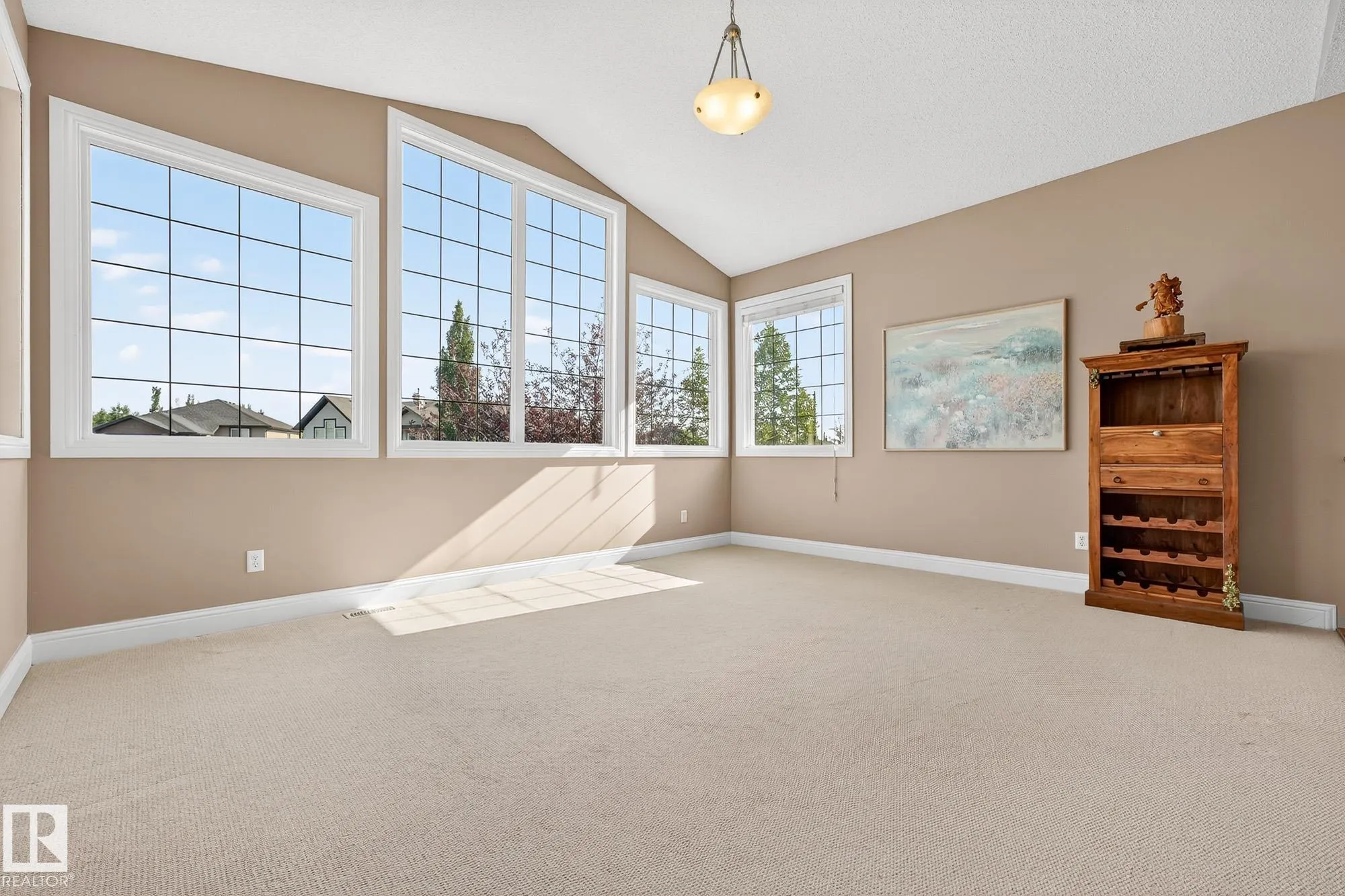 8429 SLOANE Crescent