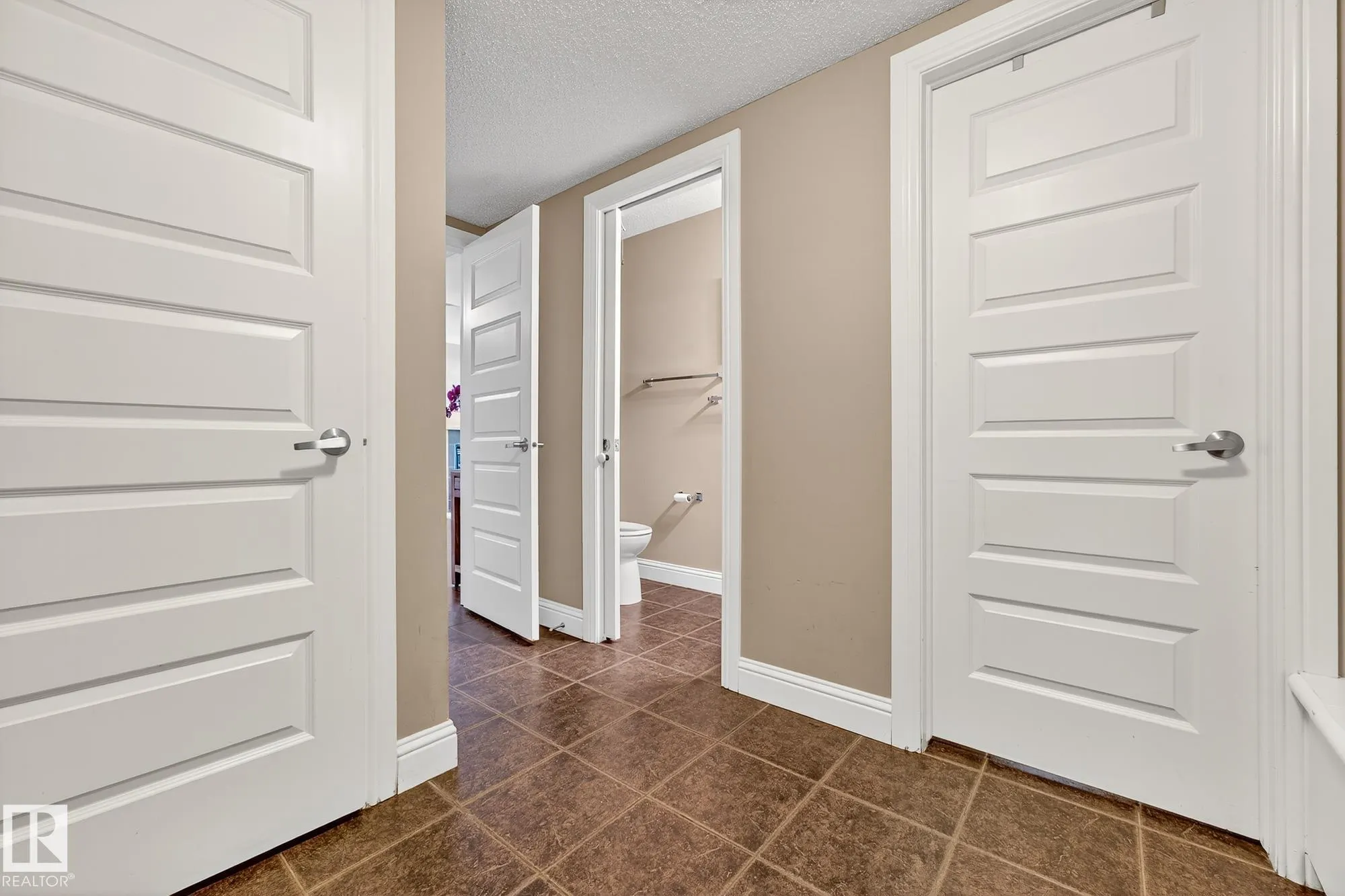 8429 SLOANE Crescent