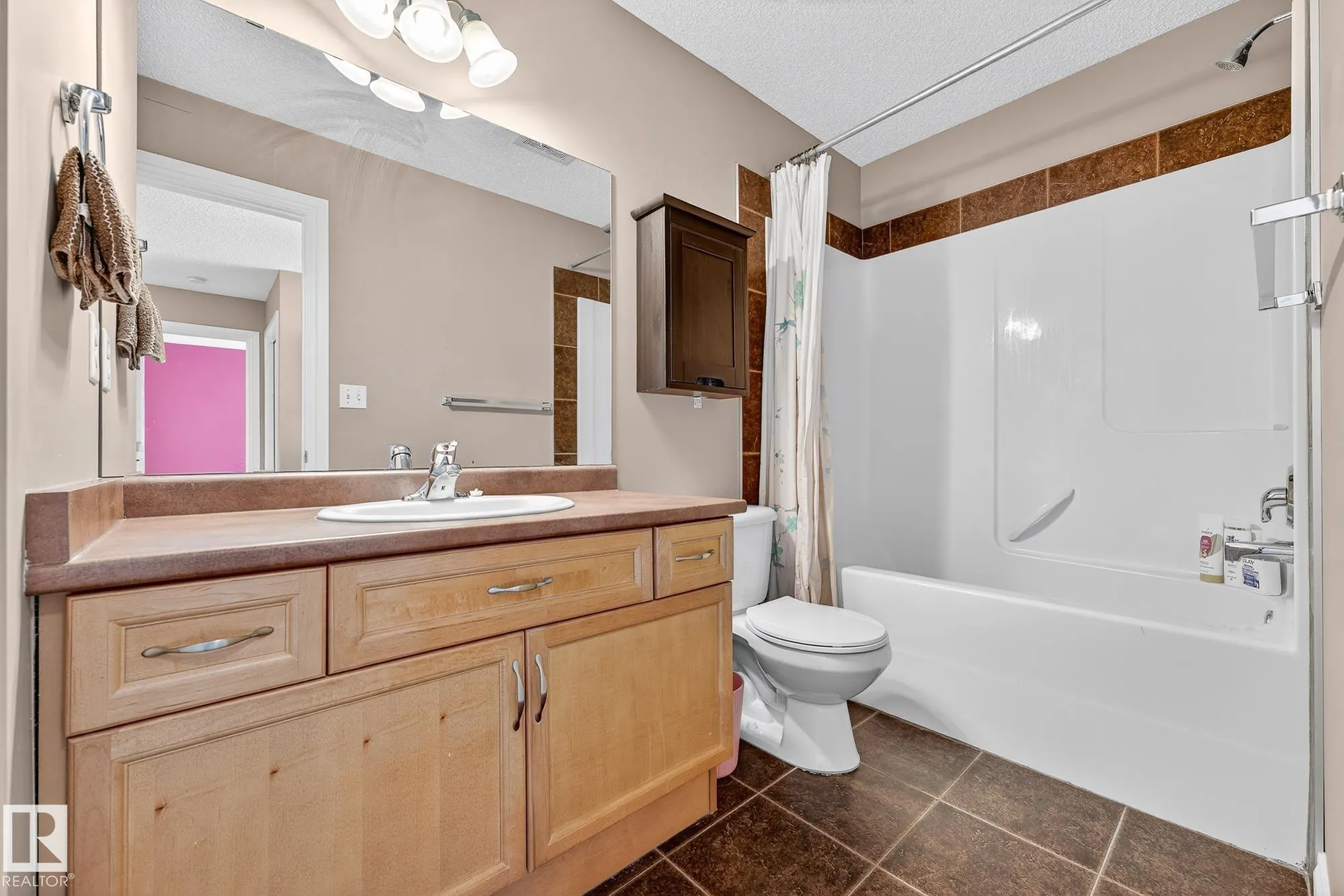 8429 SLOANE Crescent