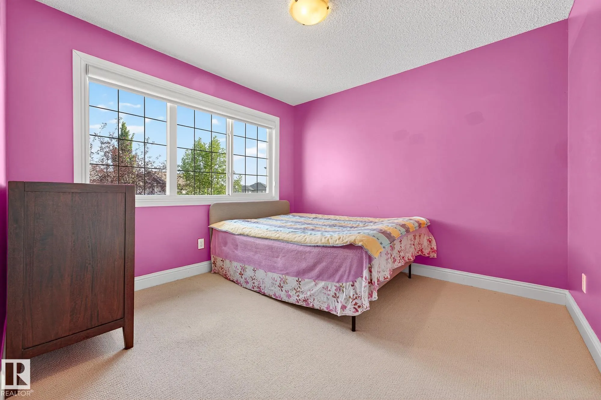 8429 SLOANE Crescent