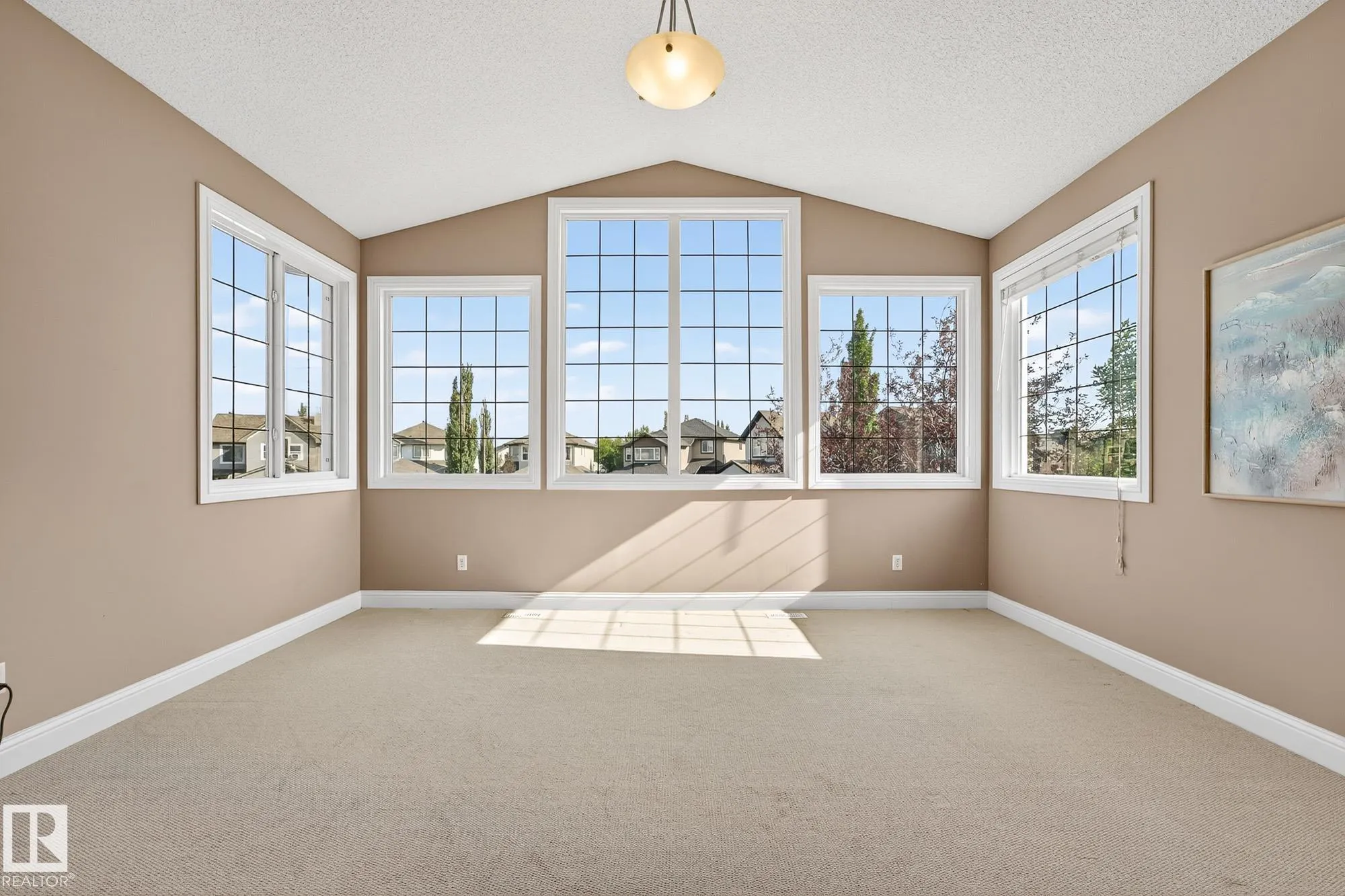 8429 SLOANE Crescent