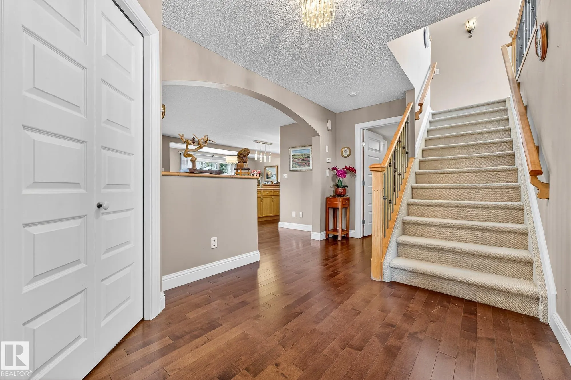 8429 SLOANE Crescent