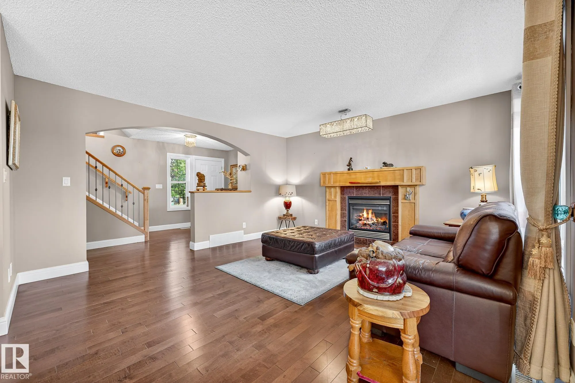 8429 SLOANE Crescent