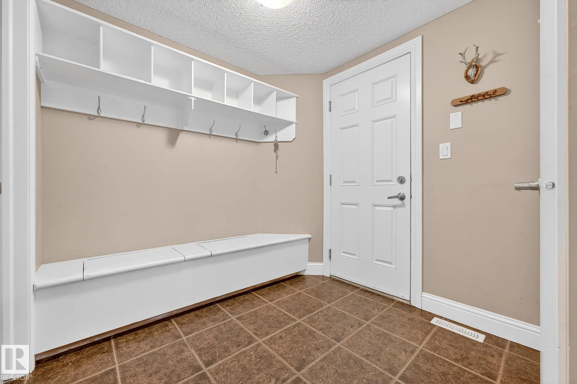 8429 SLOANE Crescent