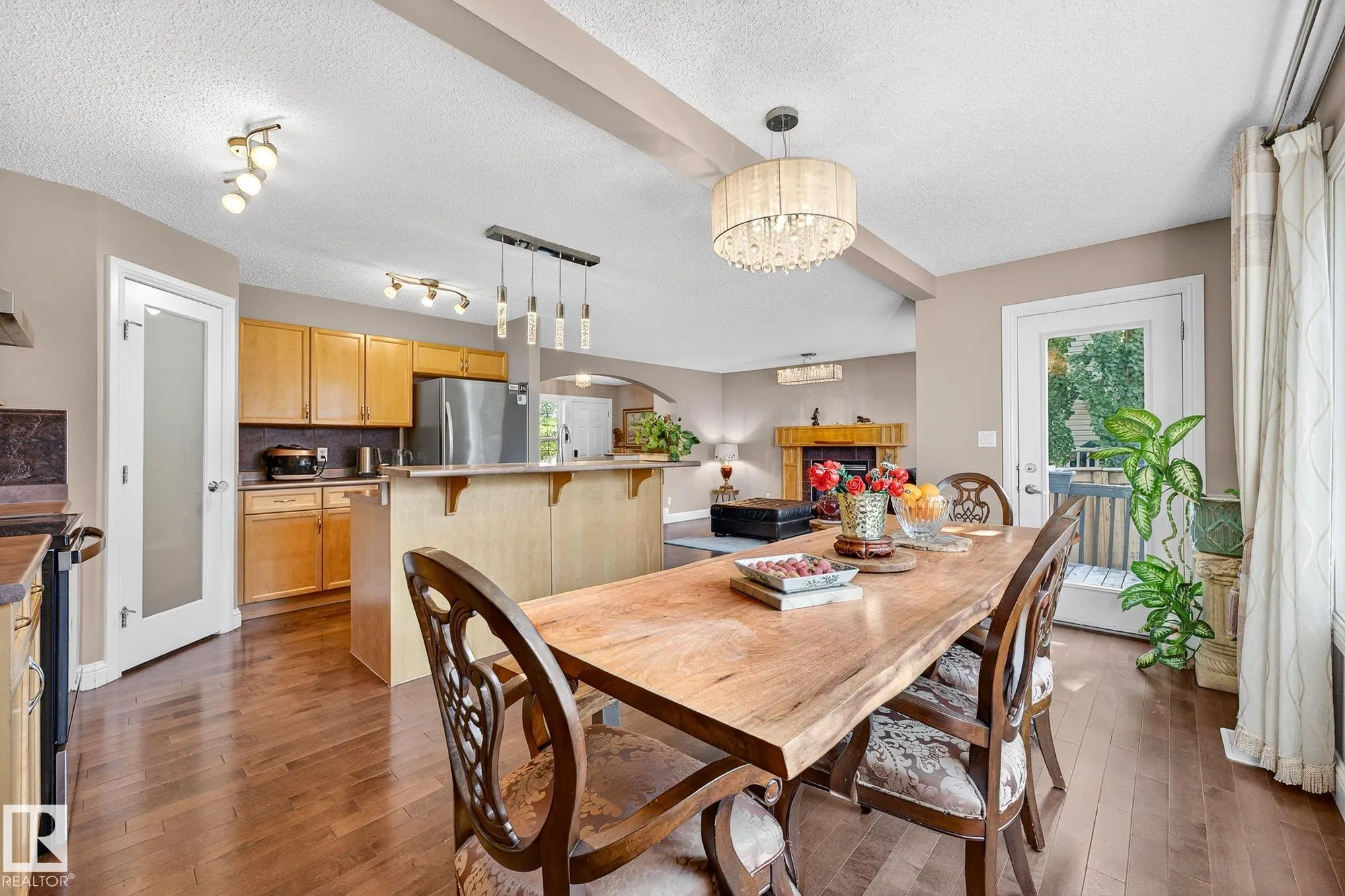 8429 SLOANE Crescent