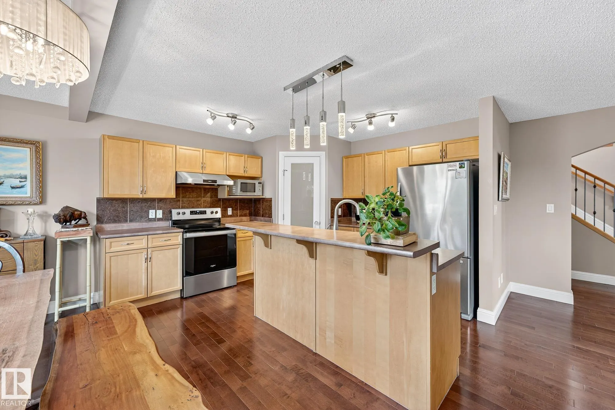 8429 SLOANE Crescent