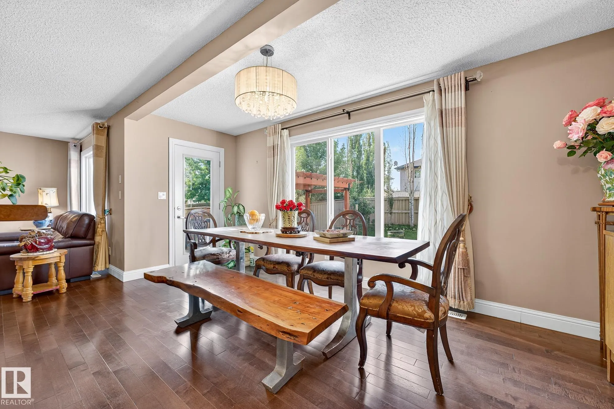 8429 SLOANE Crescent