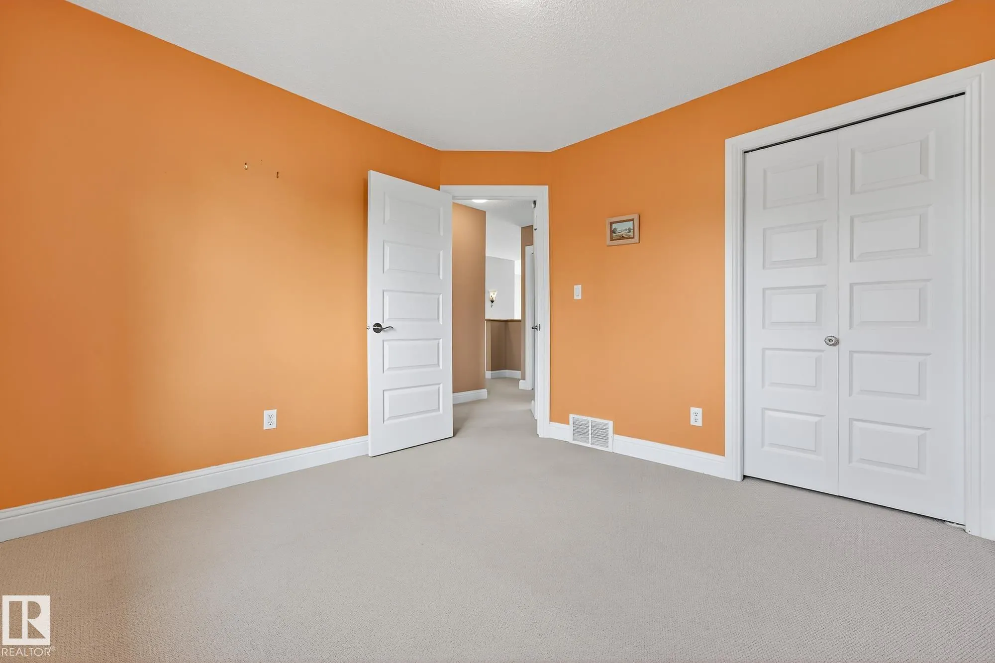 8429 SLOANE Crescent