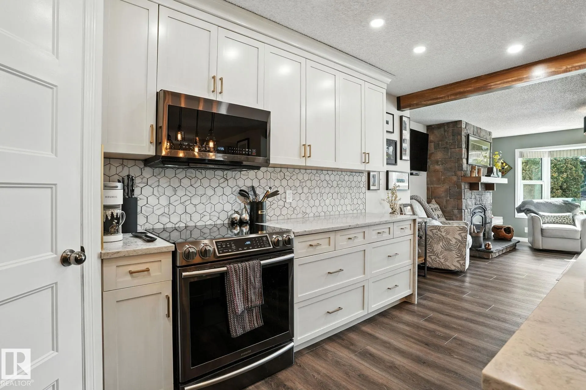 53 CREEKSIDE Way
