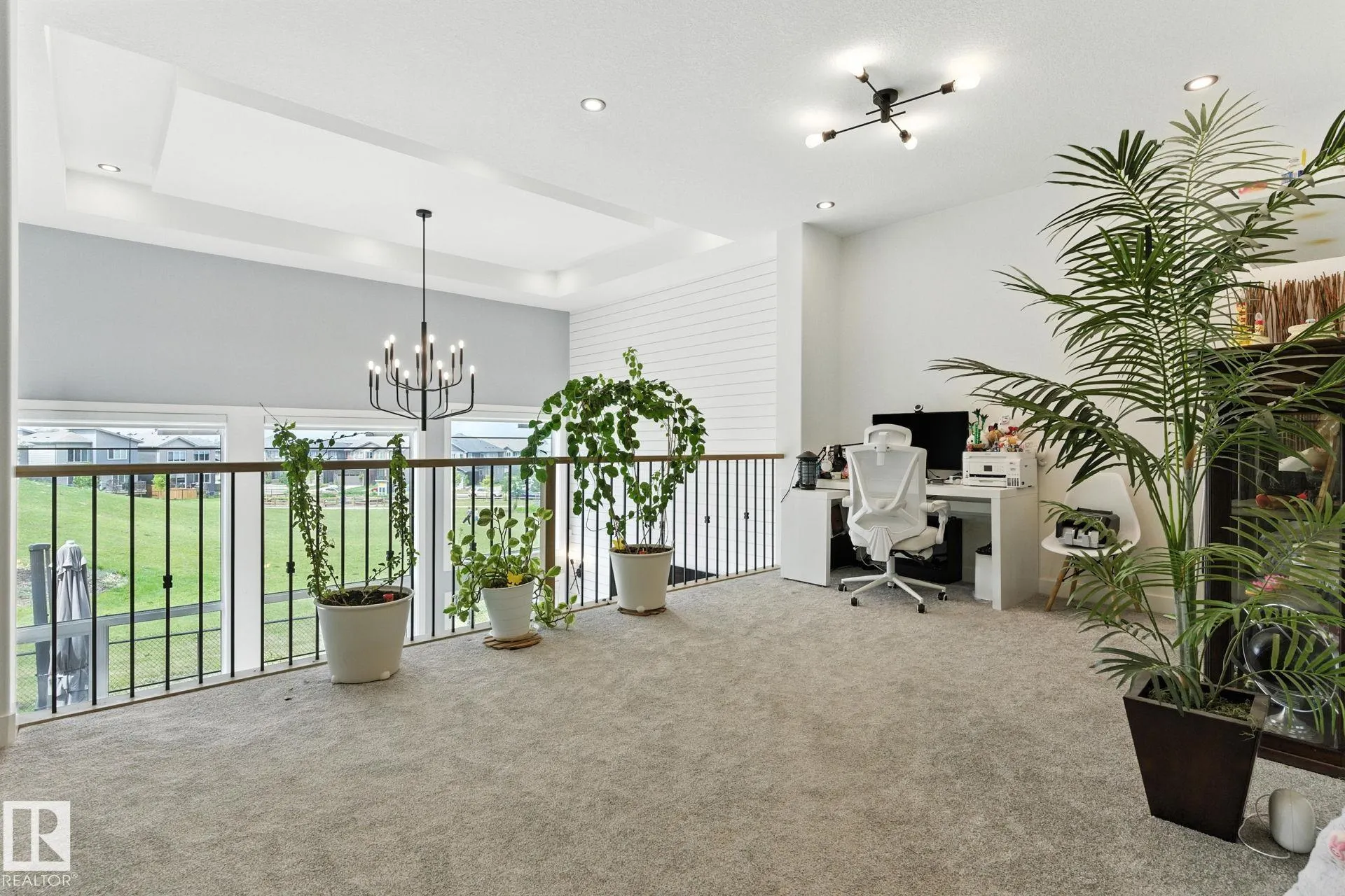 1048 GOLDFINCH Way