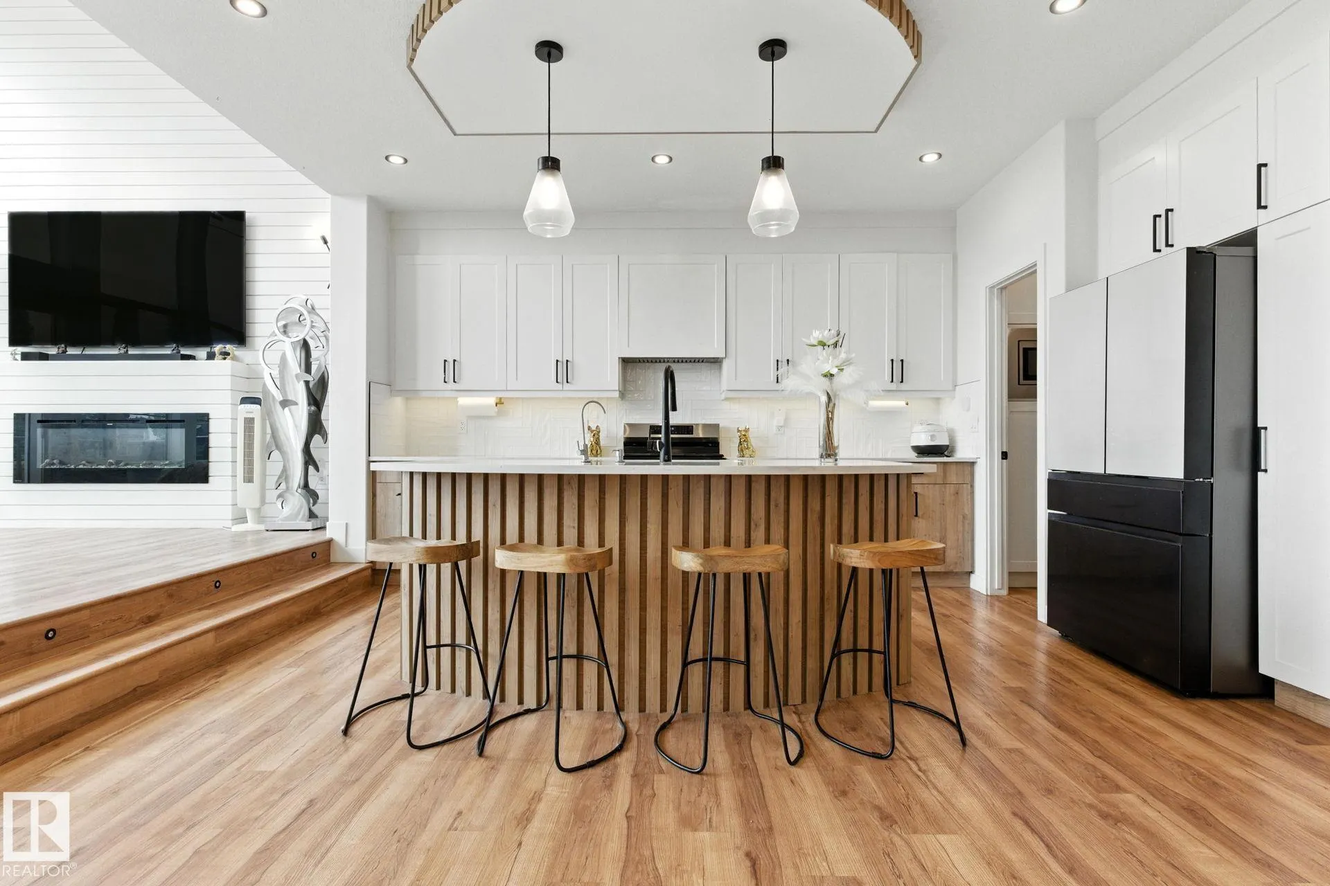 1048 GOLDFINCH Way