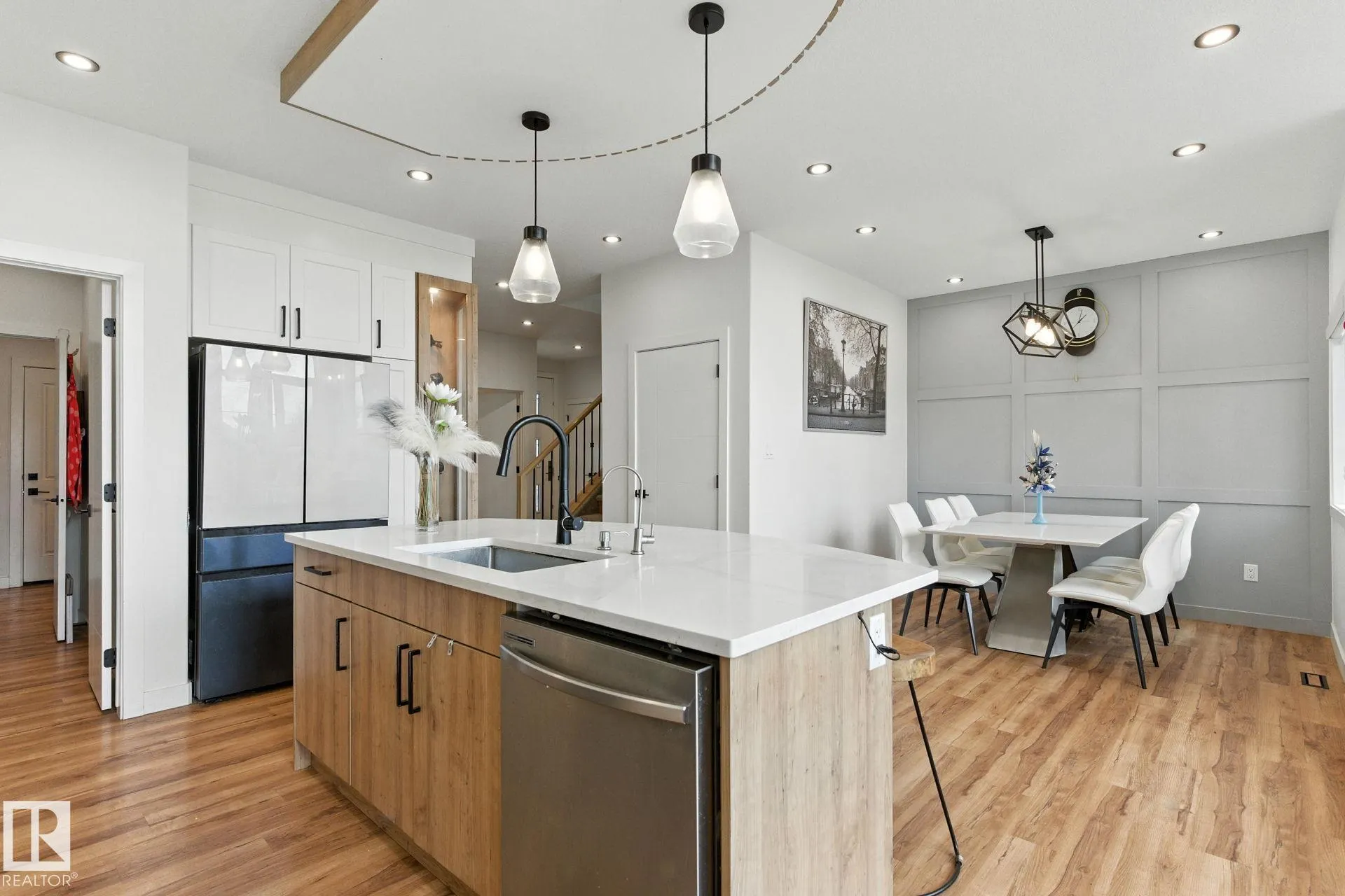 1048 GOLDFINCH Way