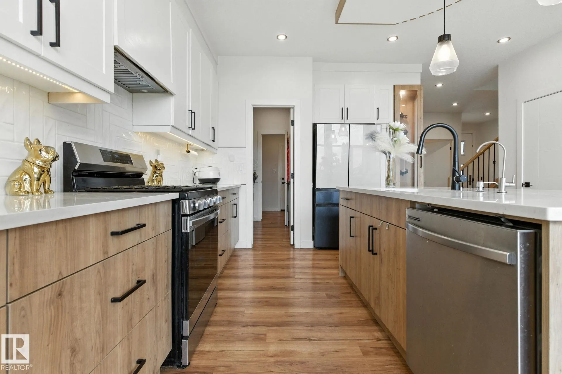 1048 GOLDFINCH Way