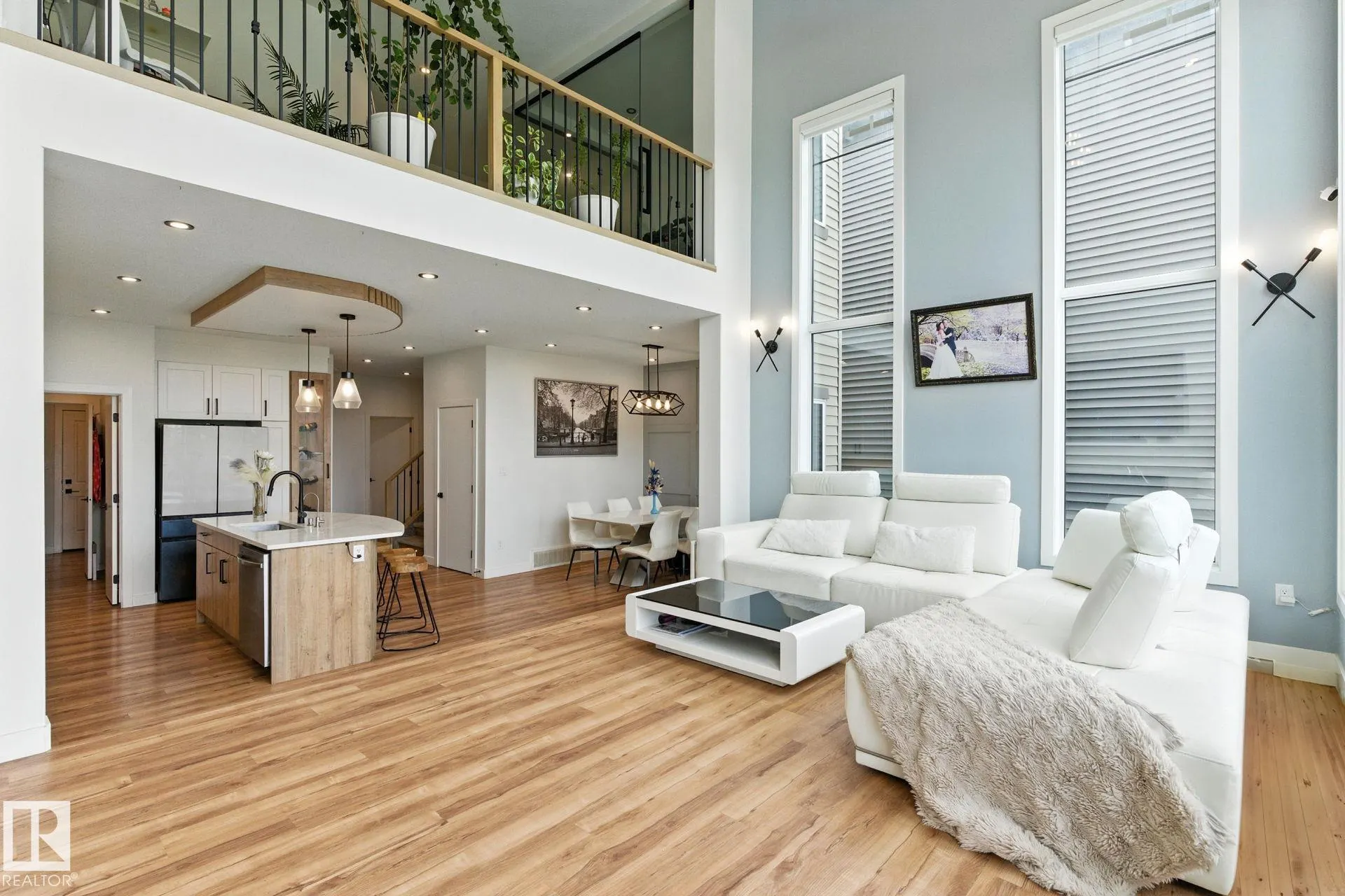 1048 GOLDFINCH Way