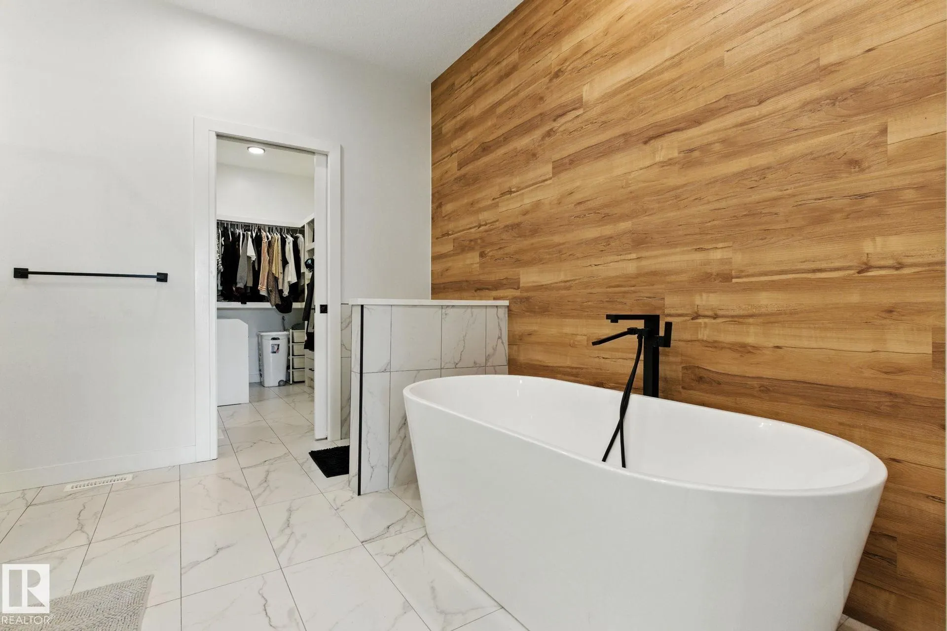 1048 GOLDFINCH Way