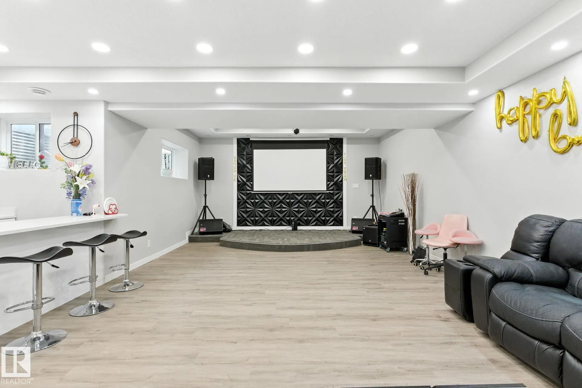 1048 GOLDFINCH Way