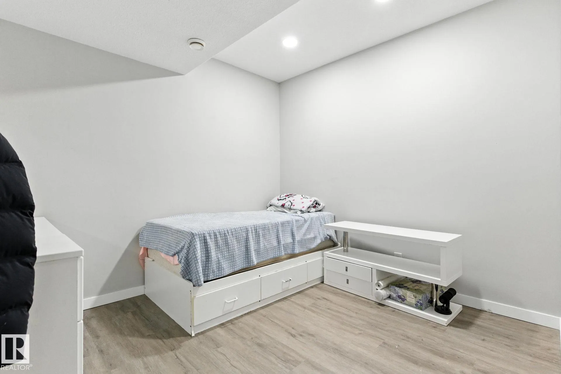 1048 GOLDFINCH Way