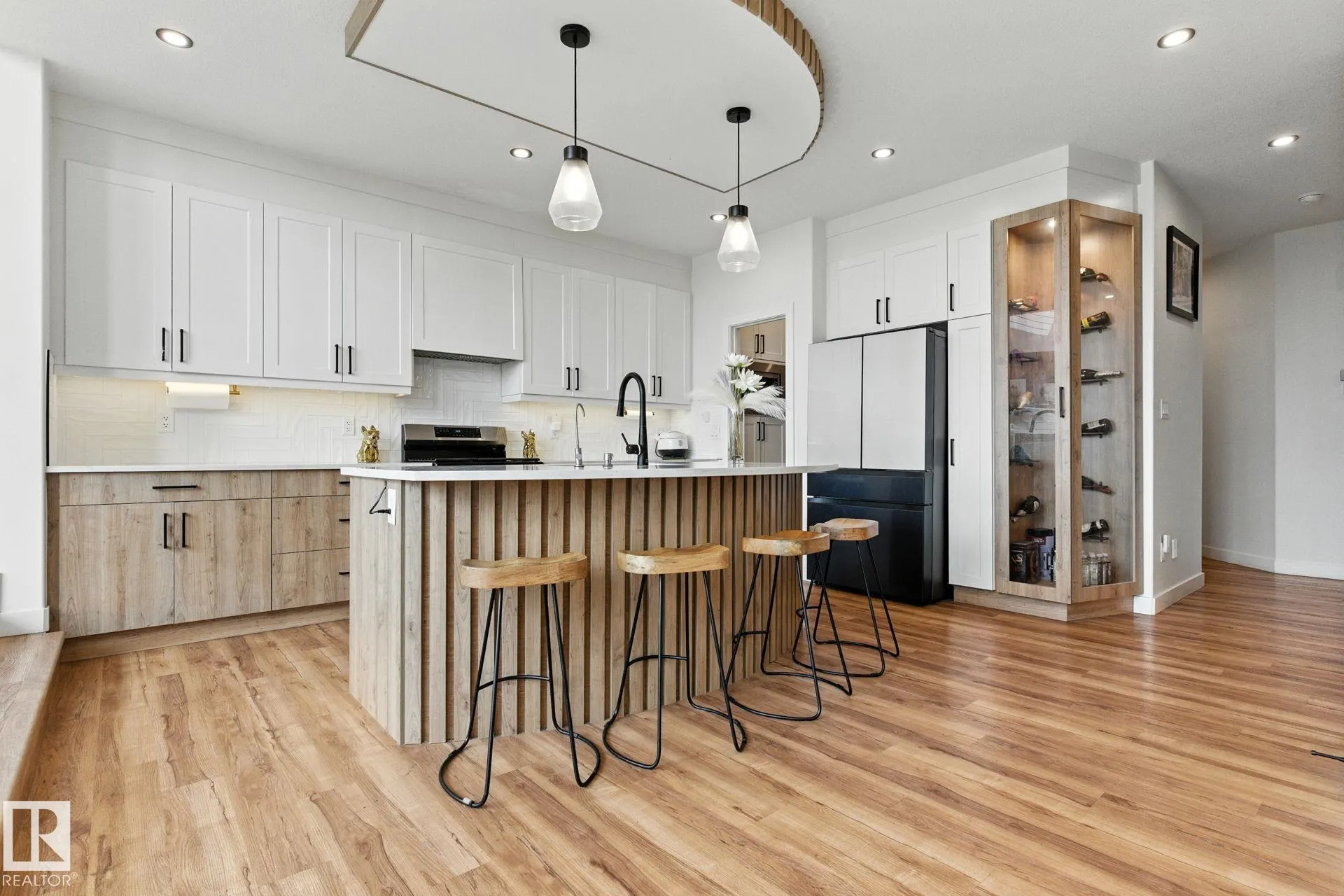 1048 GOLDFINCH Way