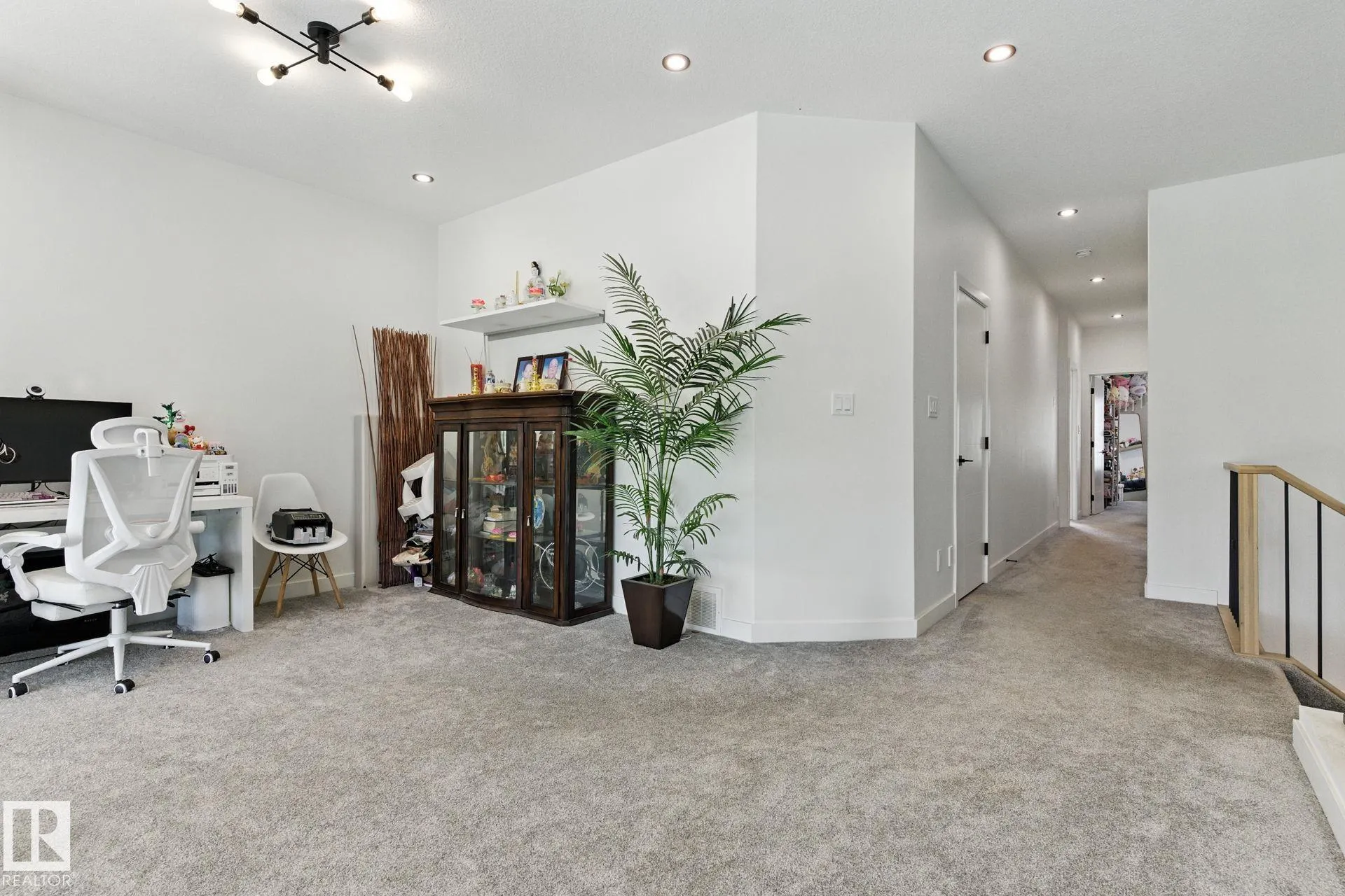 1048 GOLDFINCH Way