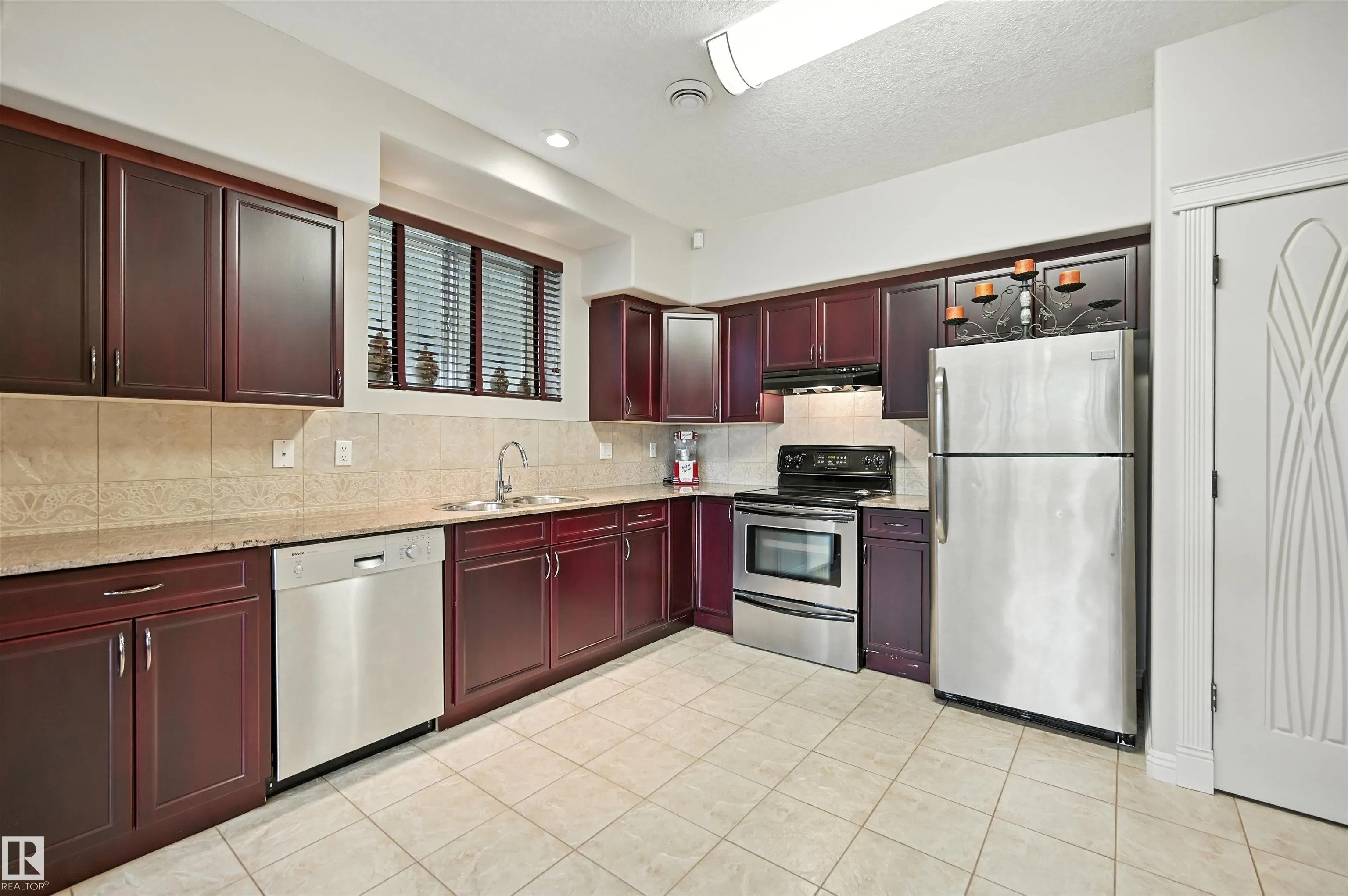 2423 TEGLER Green