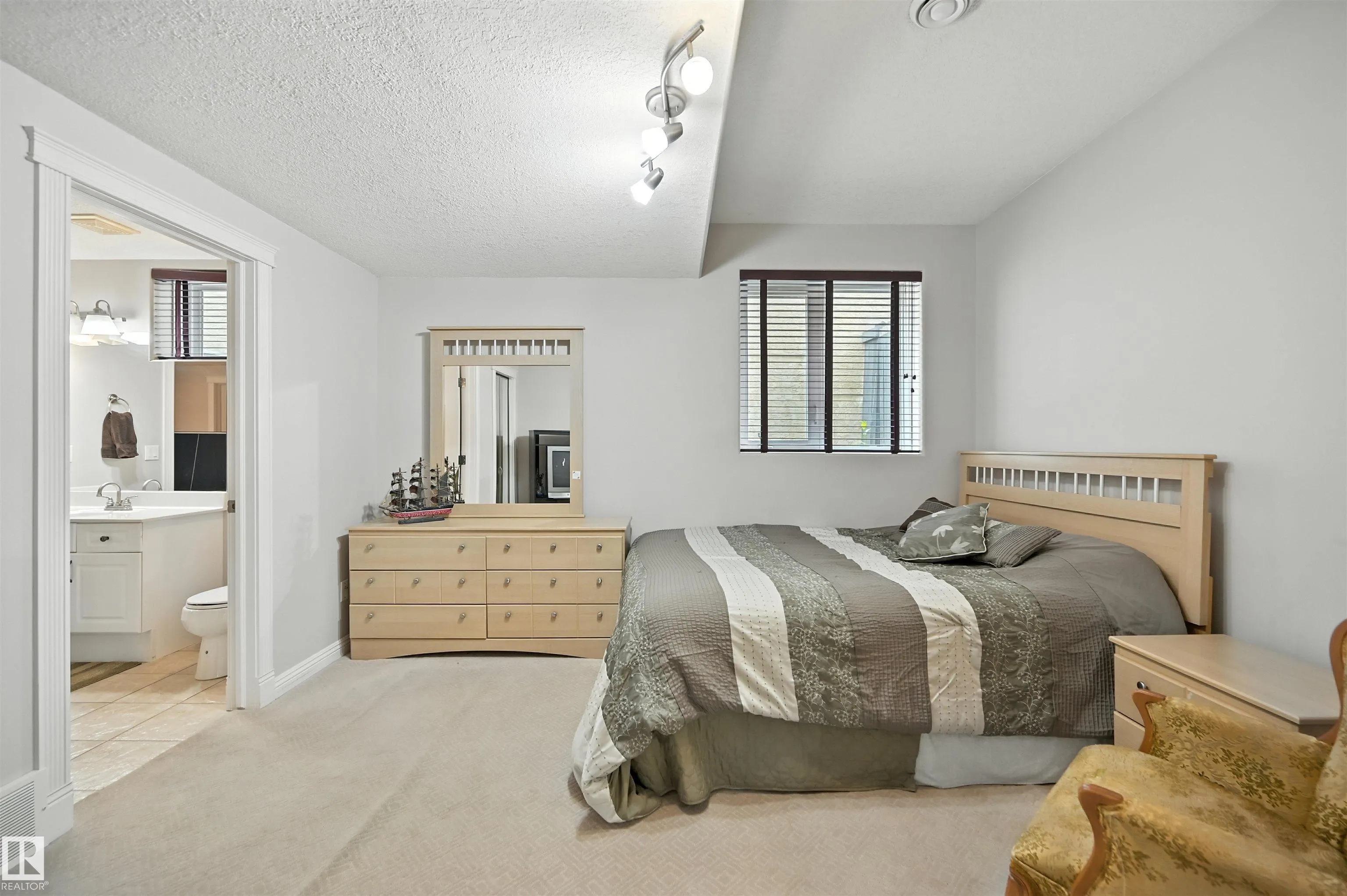 2423 TEGLER Green